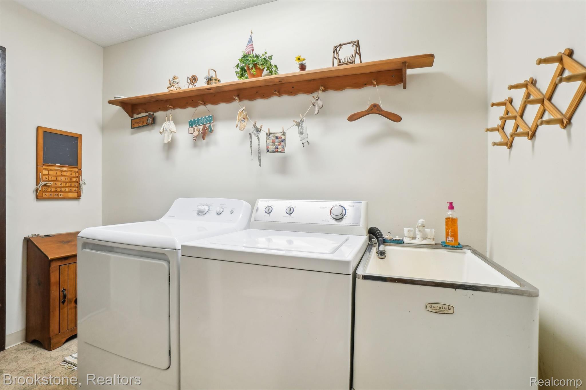 1301 GLEN OAKS Road