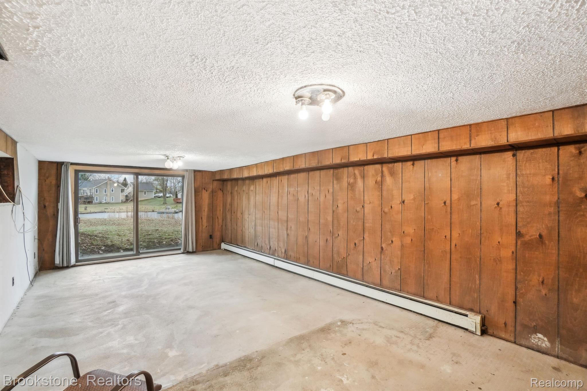 1301 GLEN OAKS Road