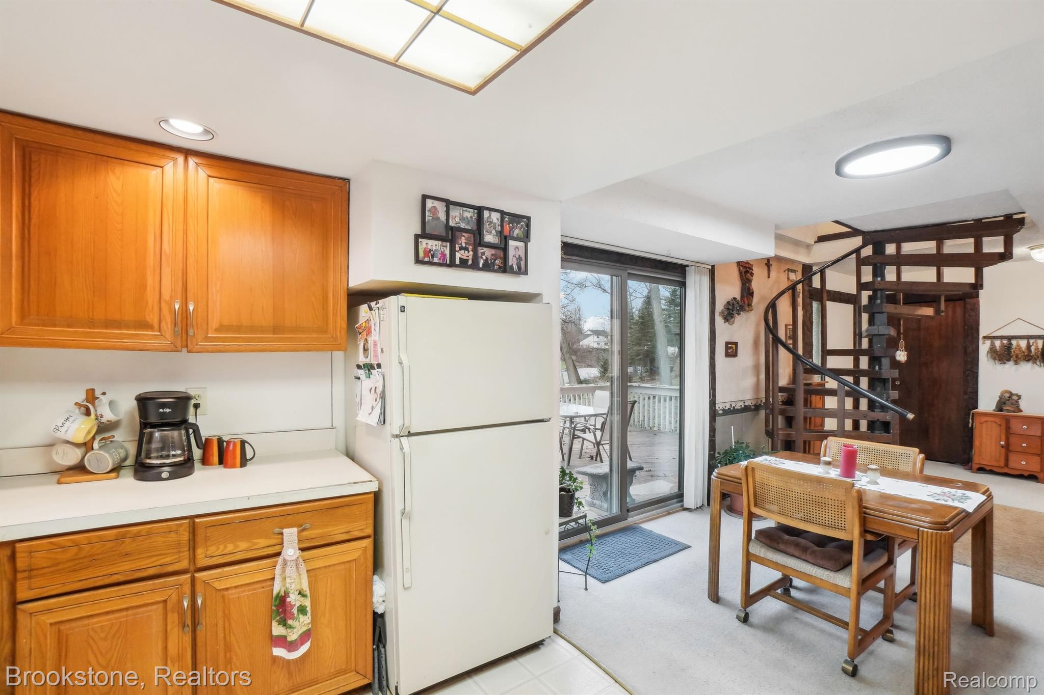 1301 GLEN OAKS Road