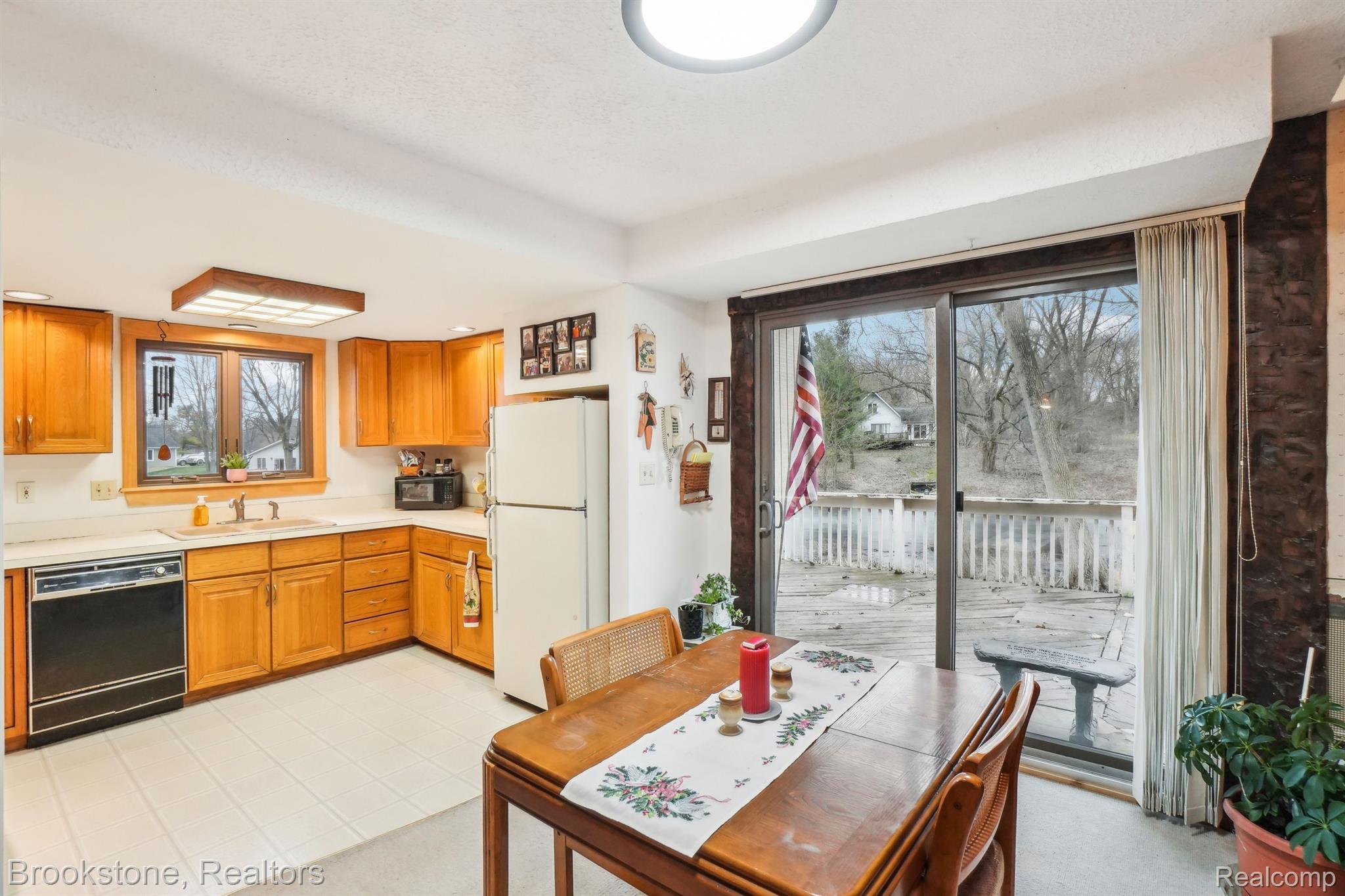 1301 GLEN OAKS Road