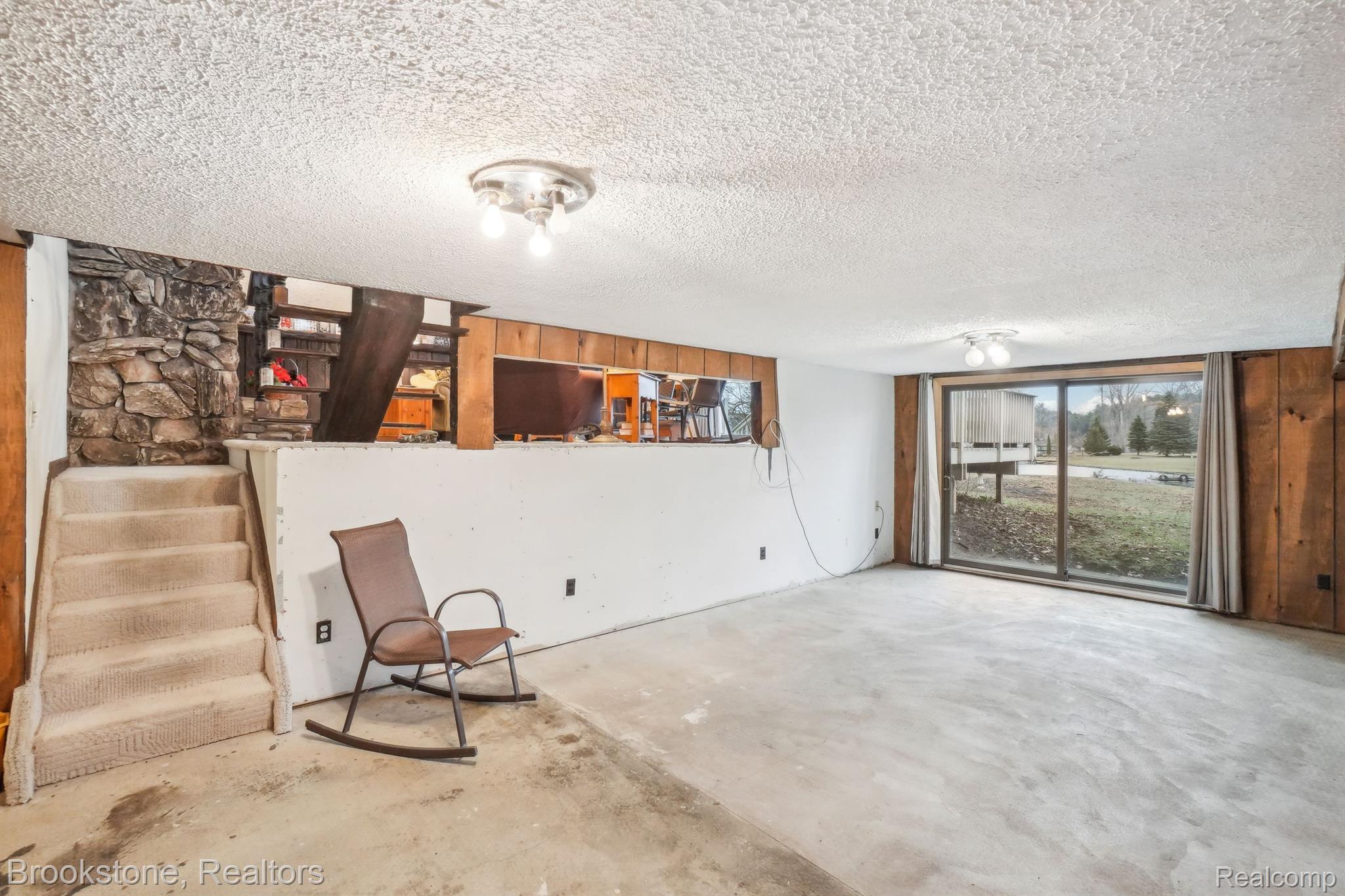 1301 GLEN OAKS Road