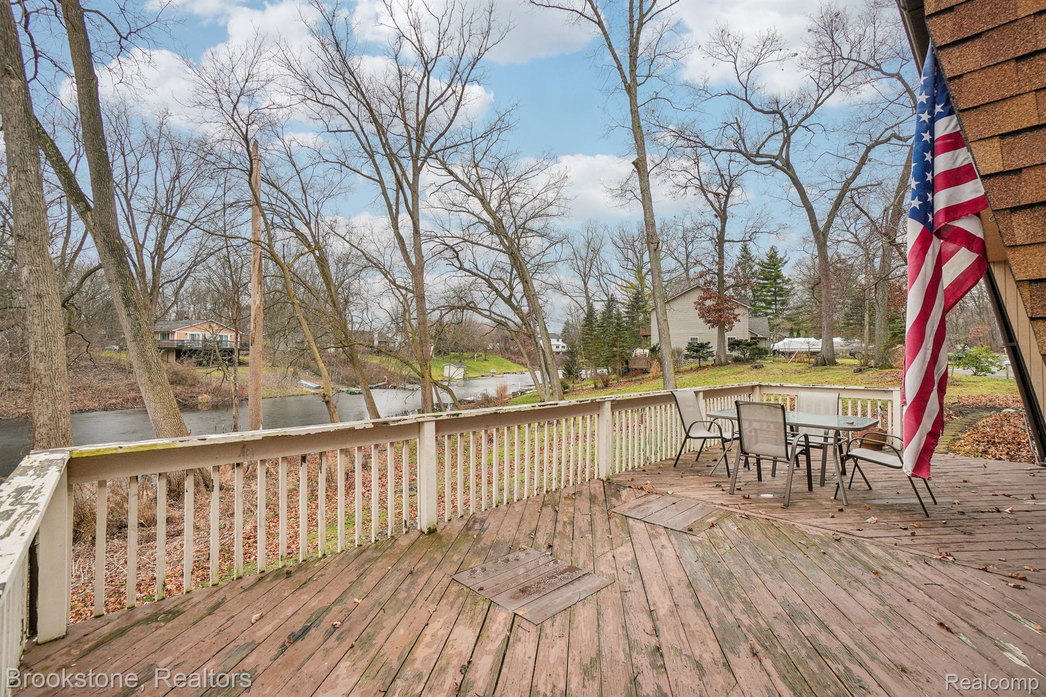 1301 GLEN OAKS Road