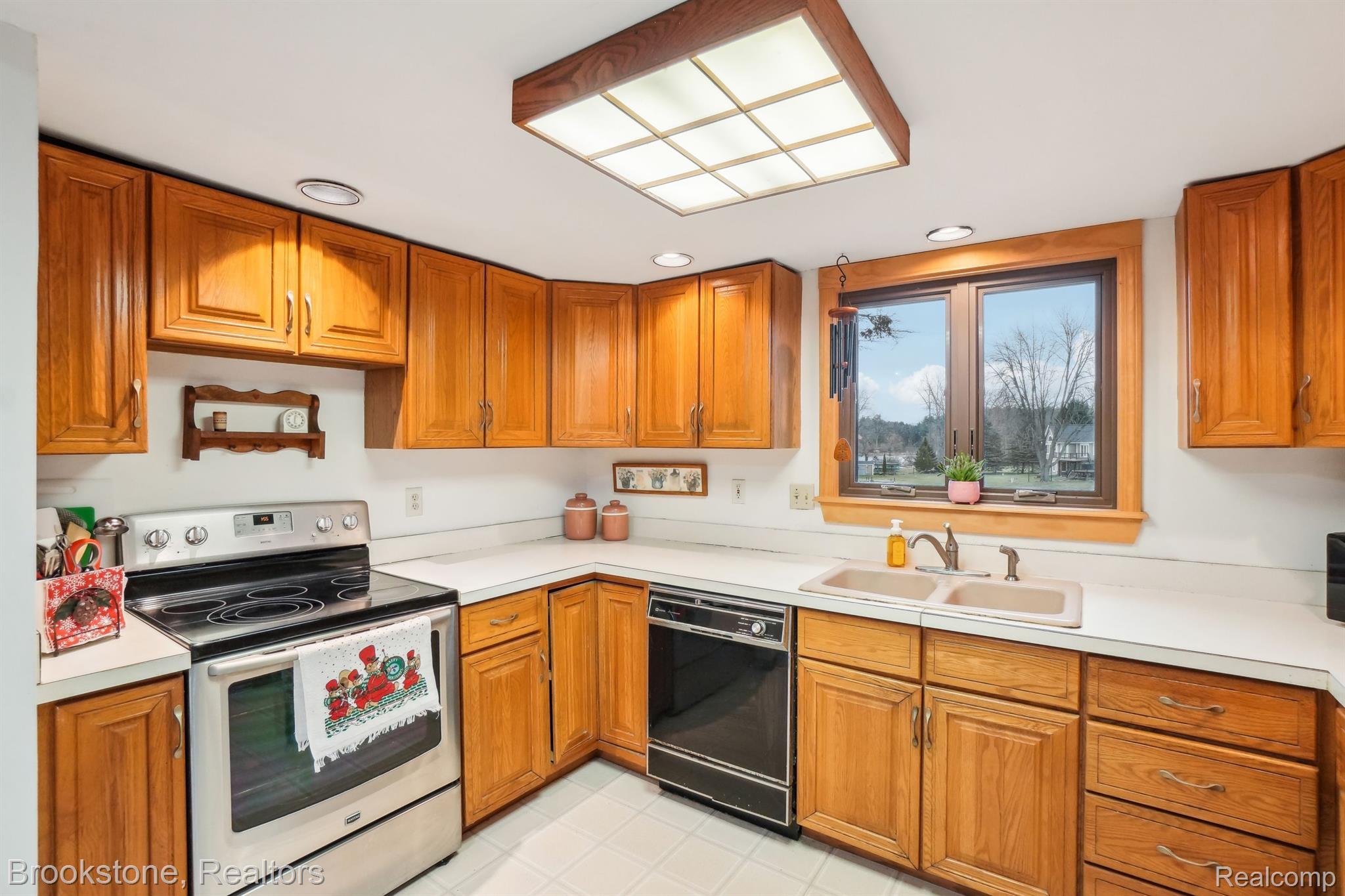 1301 GLEN OAKS Road