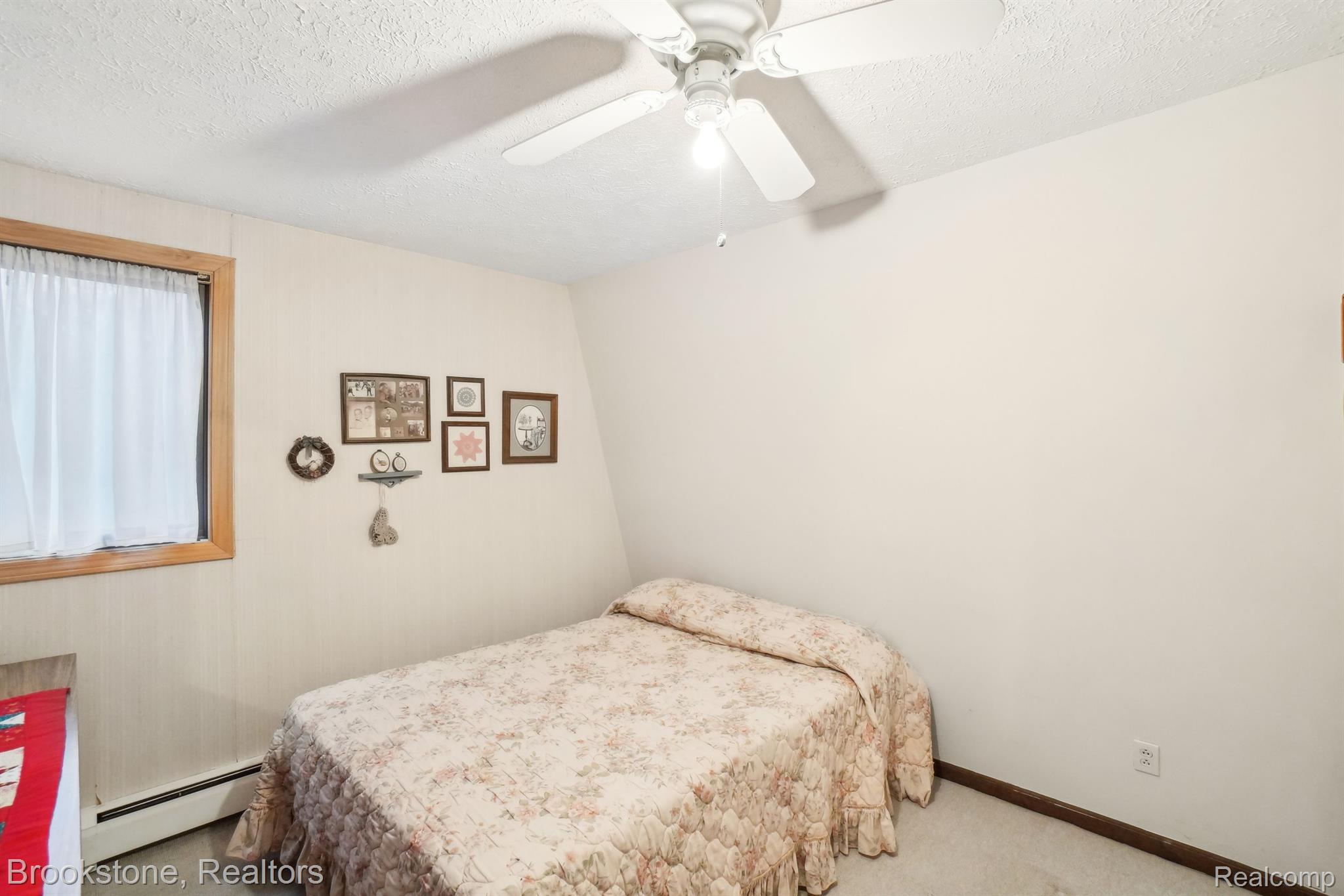 1301 GLEN OAKS Road