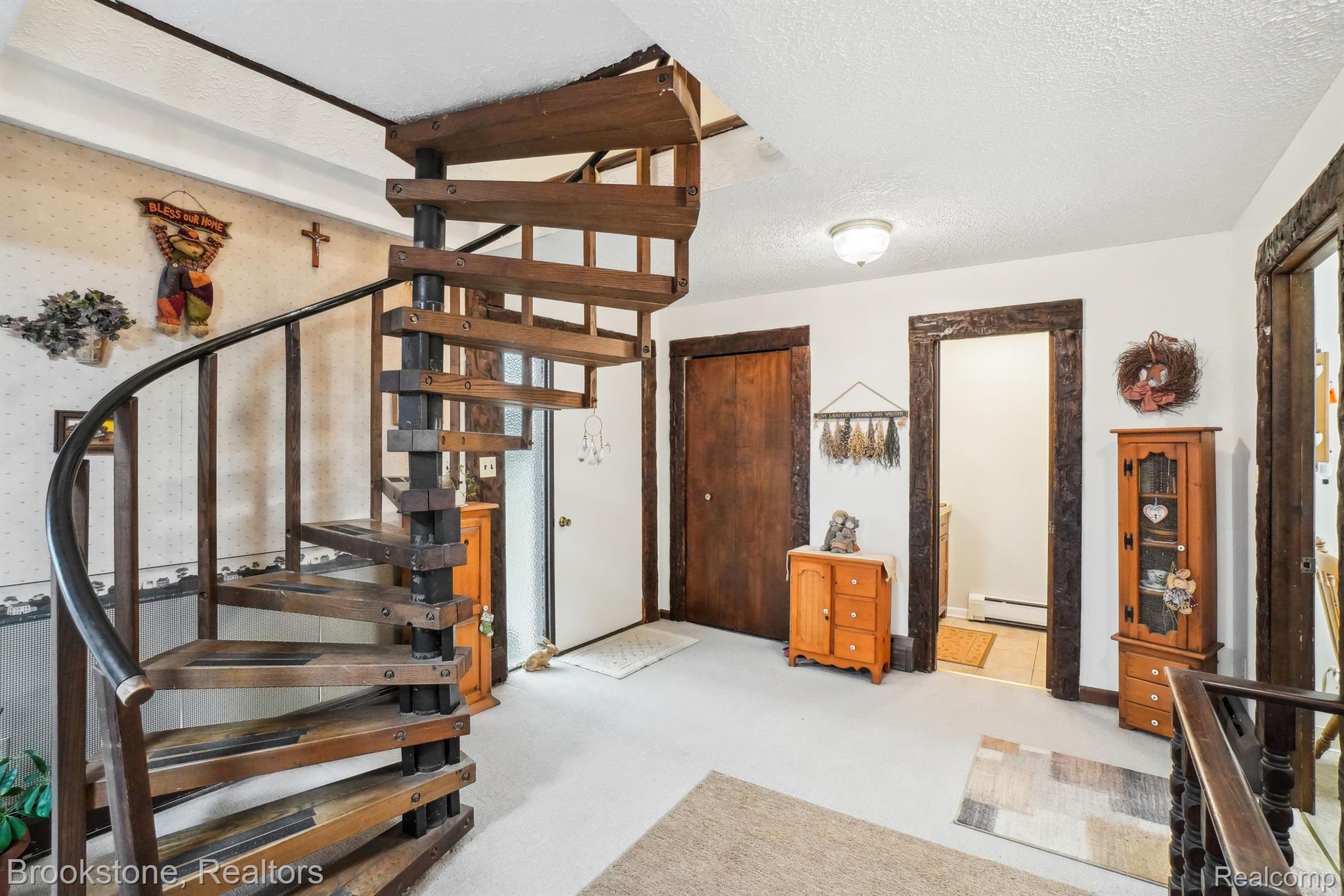 1301 GLEN OAKS Road