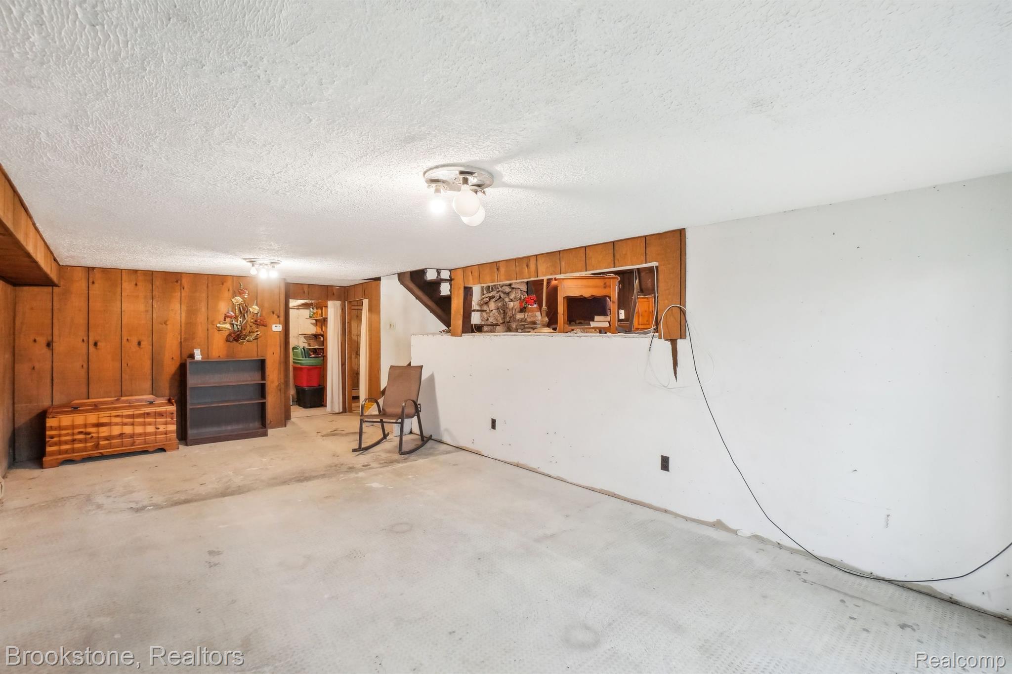 1301 GLEN OAKS Road