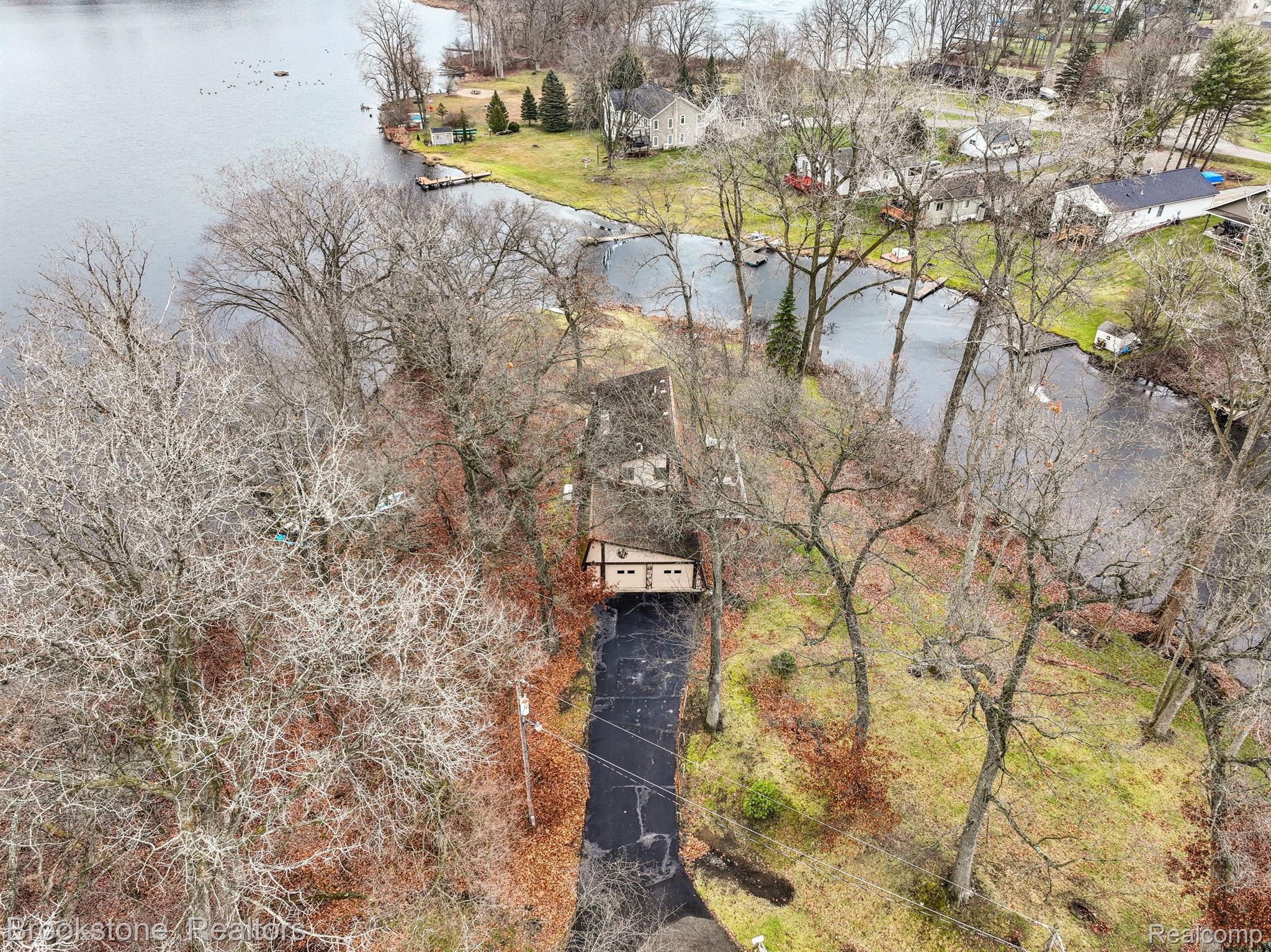 1301 GLEN OAKS Road