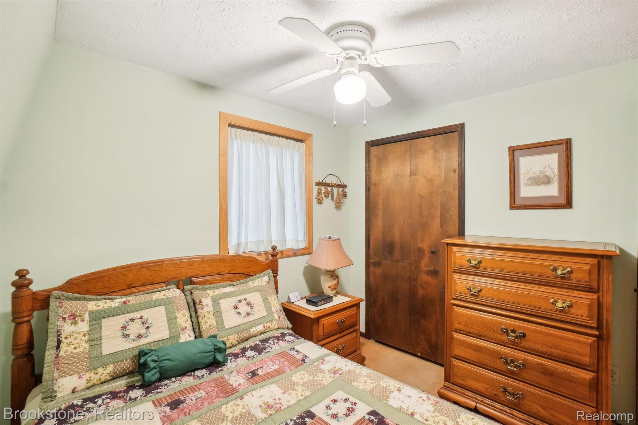 1301 GLEN OAKS Road