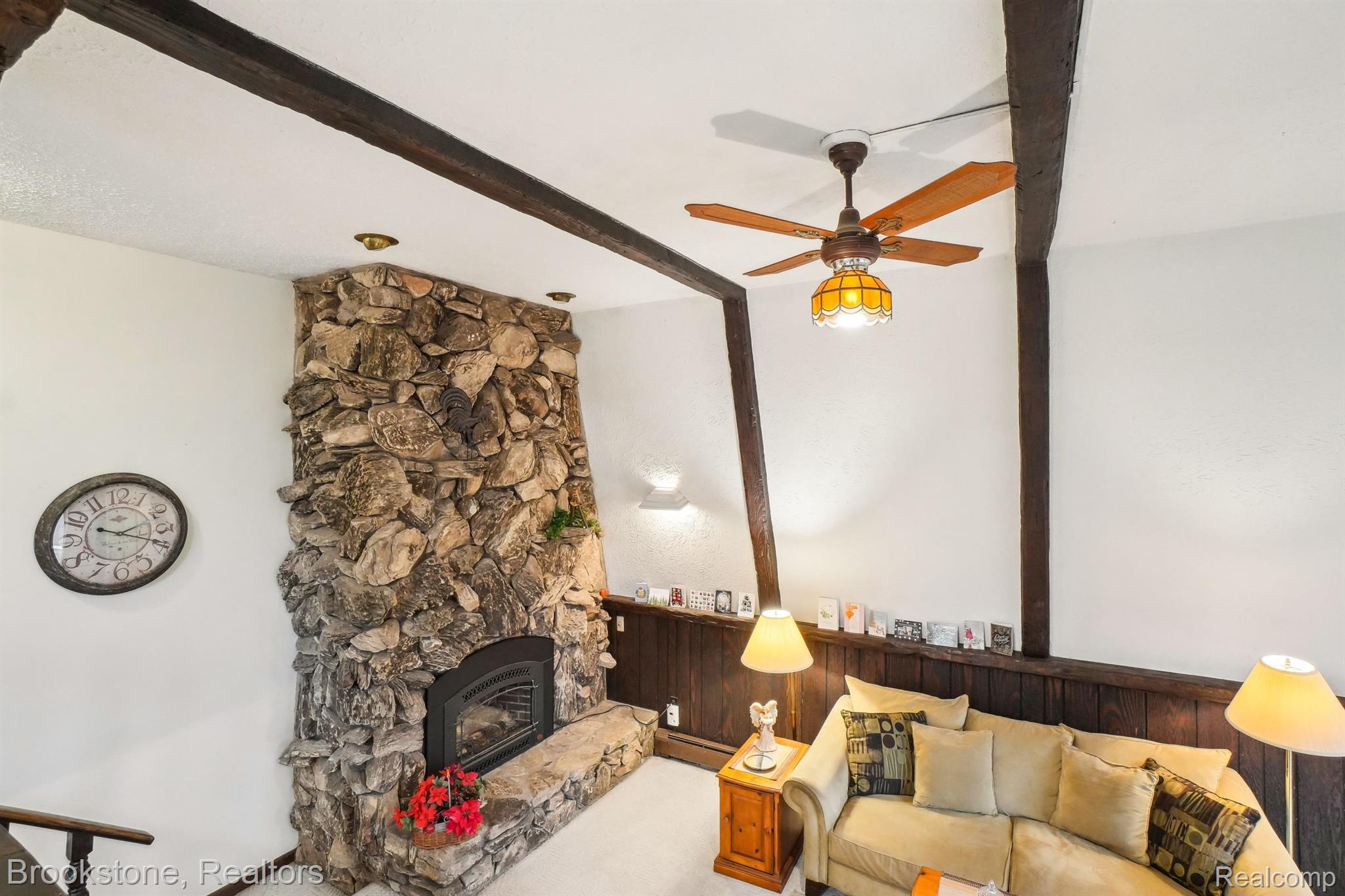 1301 GLEN OAKS Road