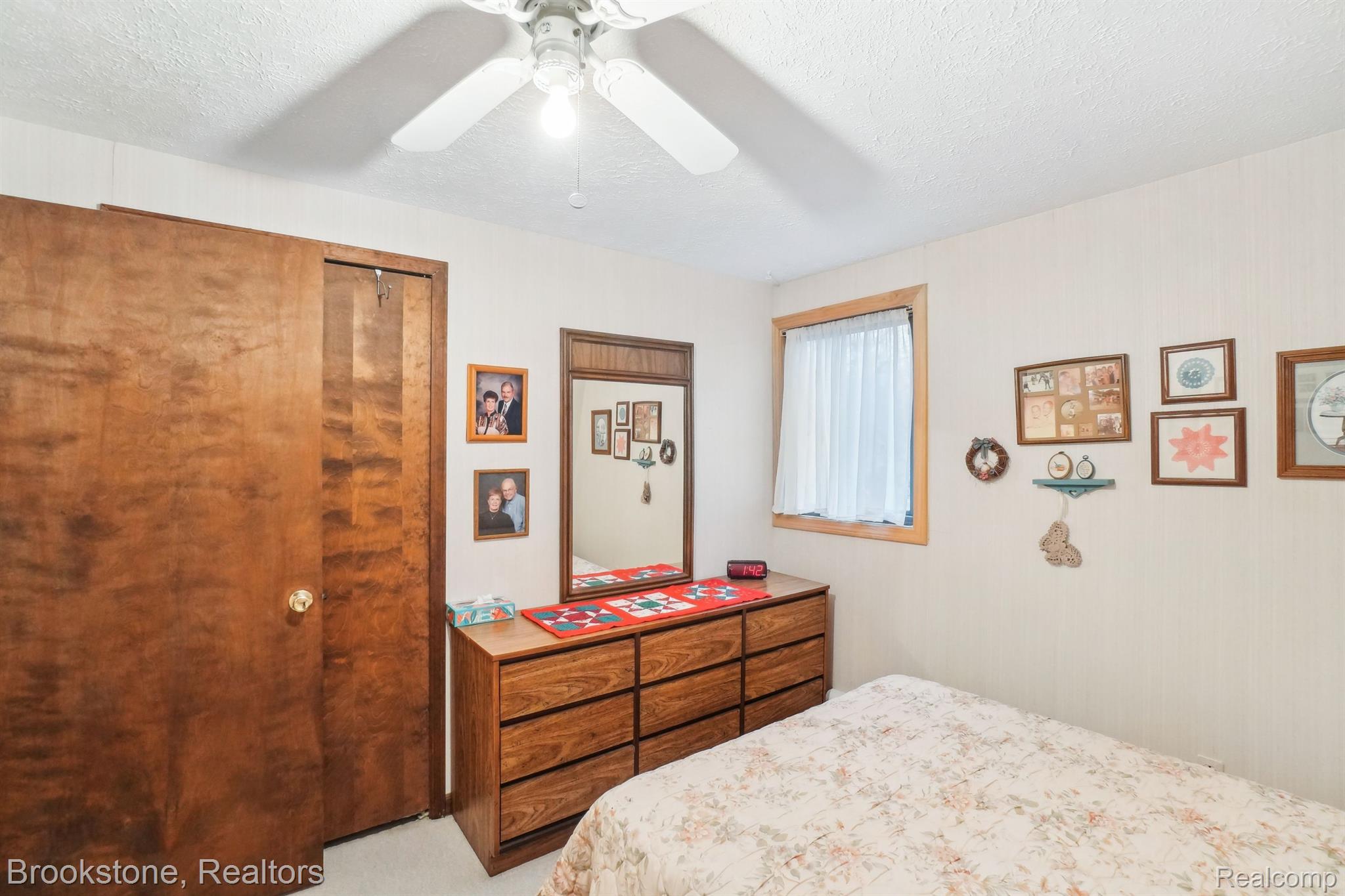 1301 GLEN OAKS Road
