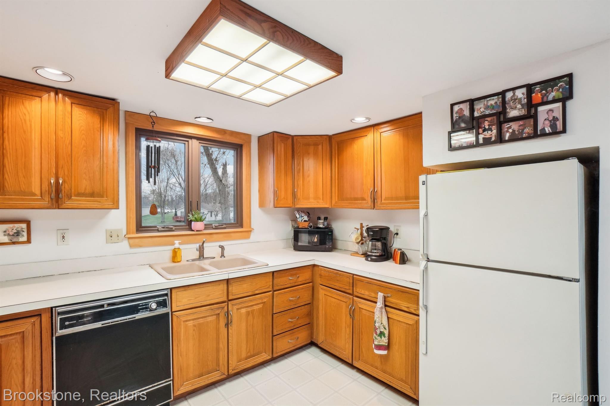 1301 GLEN OAKS Road