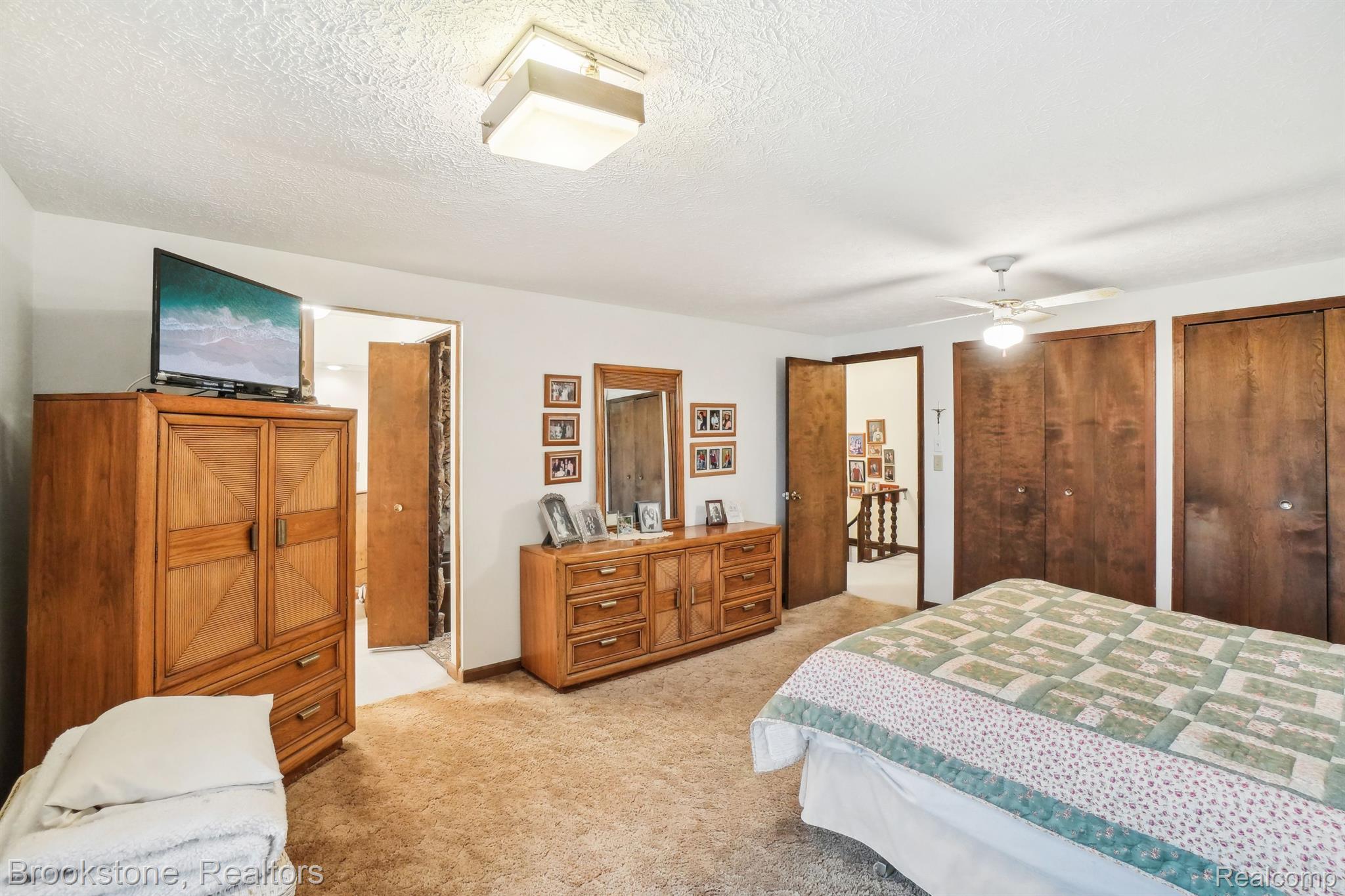 1301 GLEN OAKS Road