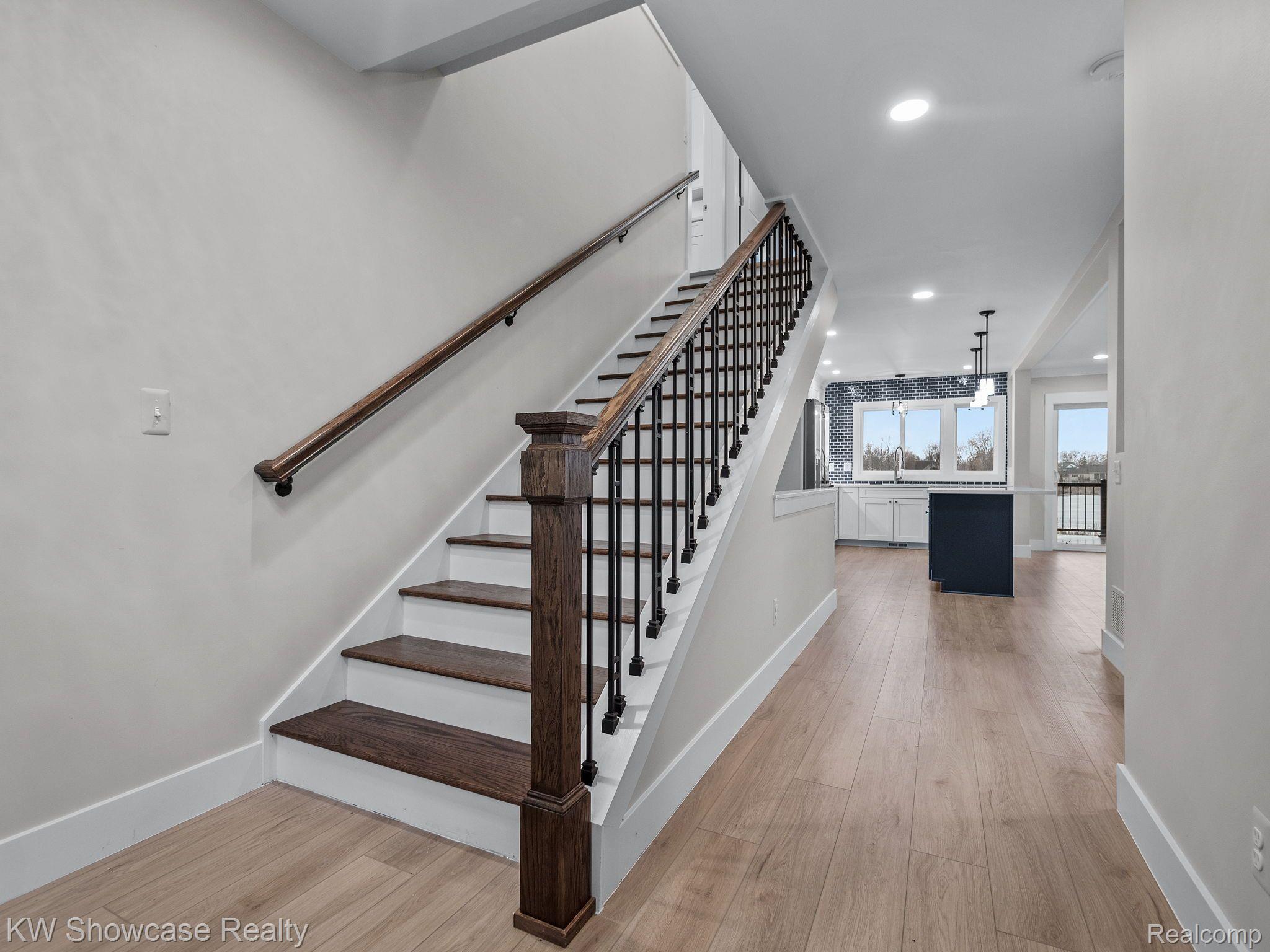 4975 COSHOCTON Drive