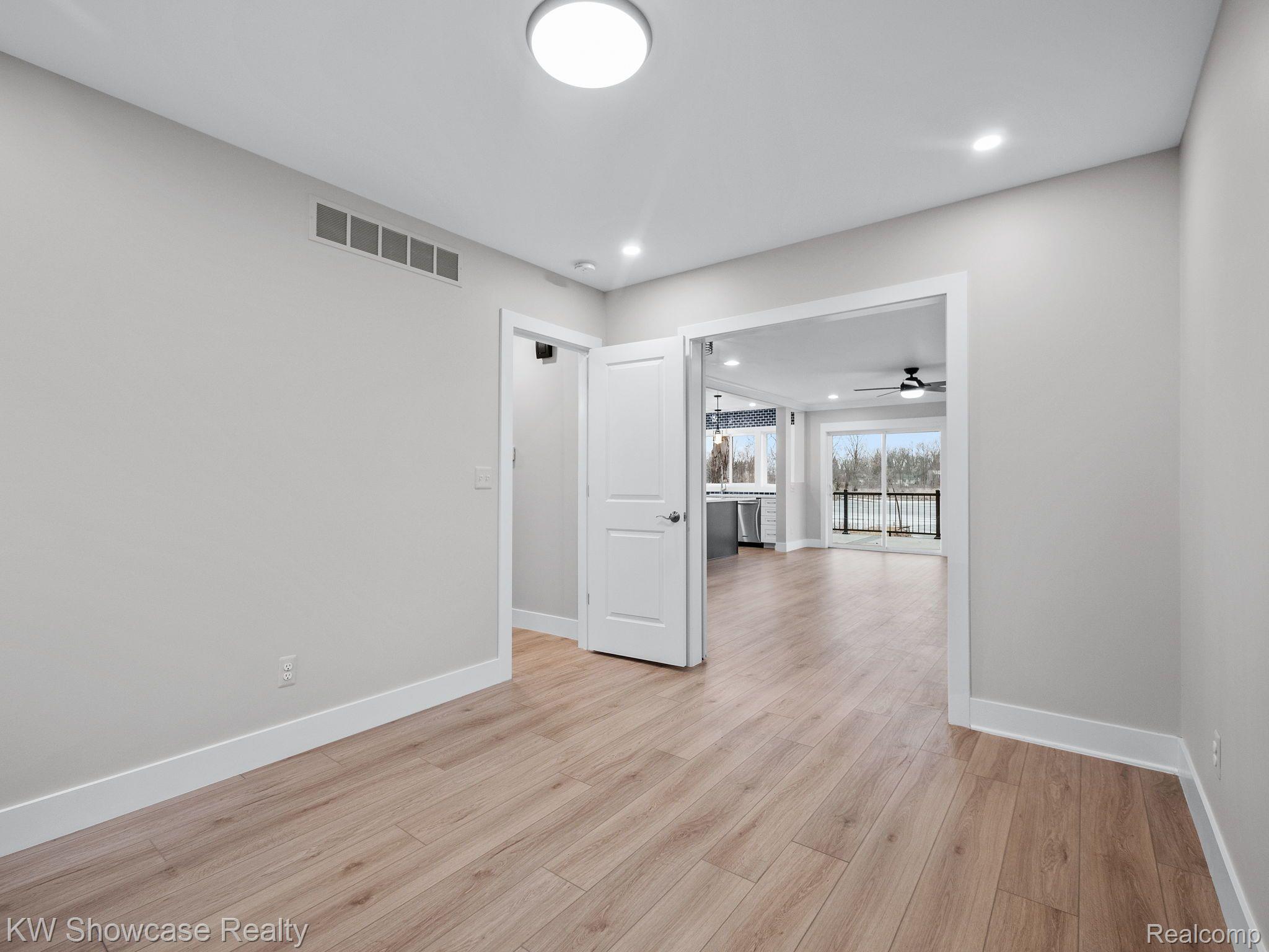 4975 COSHOCTON Drive