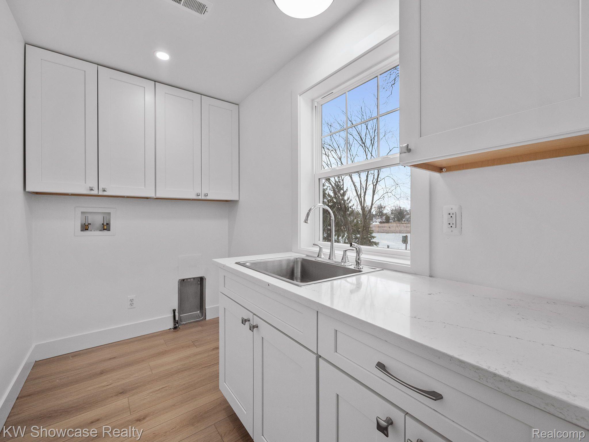 4975 COSHOCTON Drive