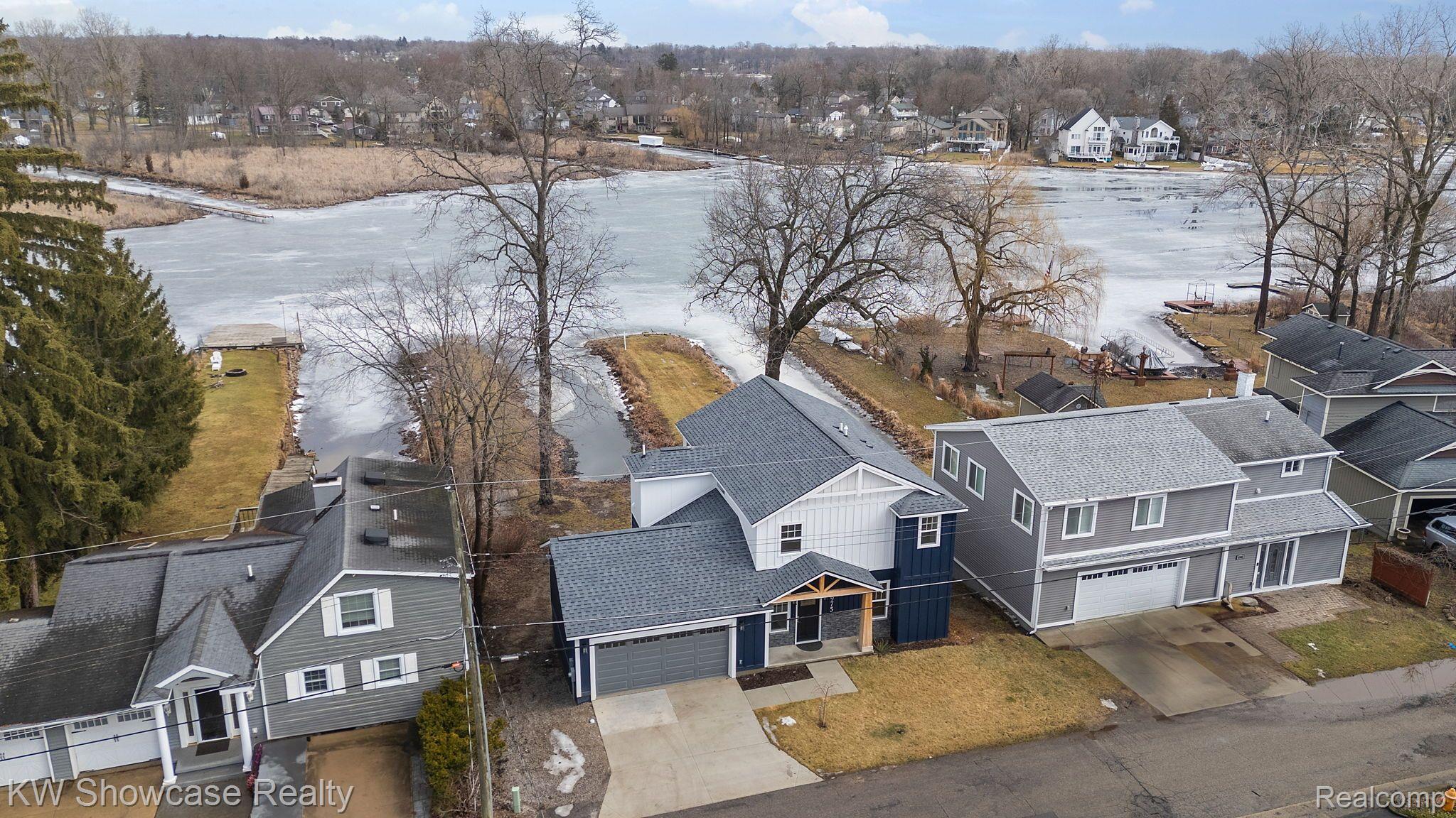 4975 COSHOCTON Drive