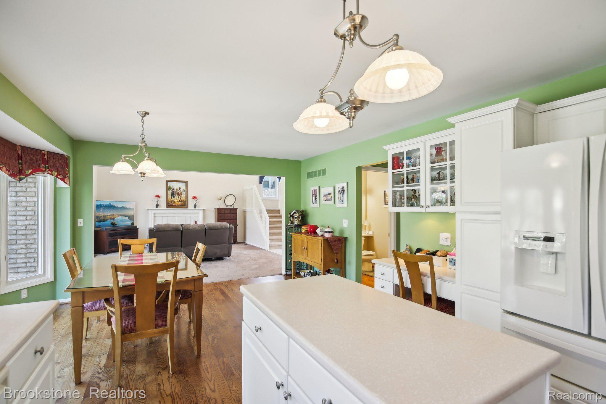 1391 WOODBRIDGE Court
