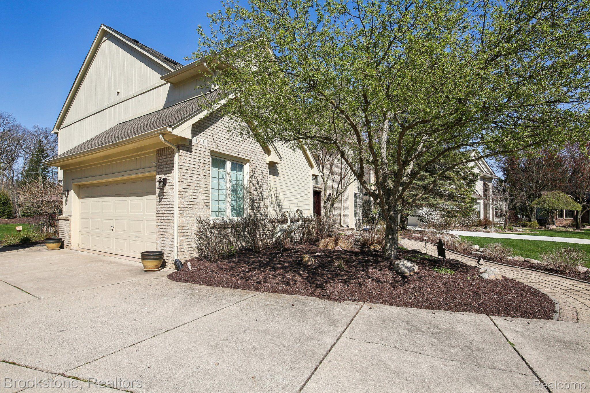 1391 WOODBRIDGE Court