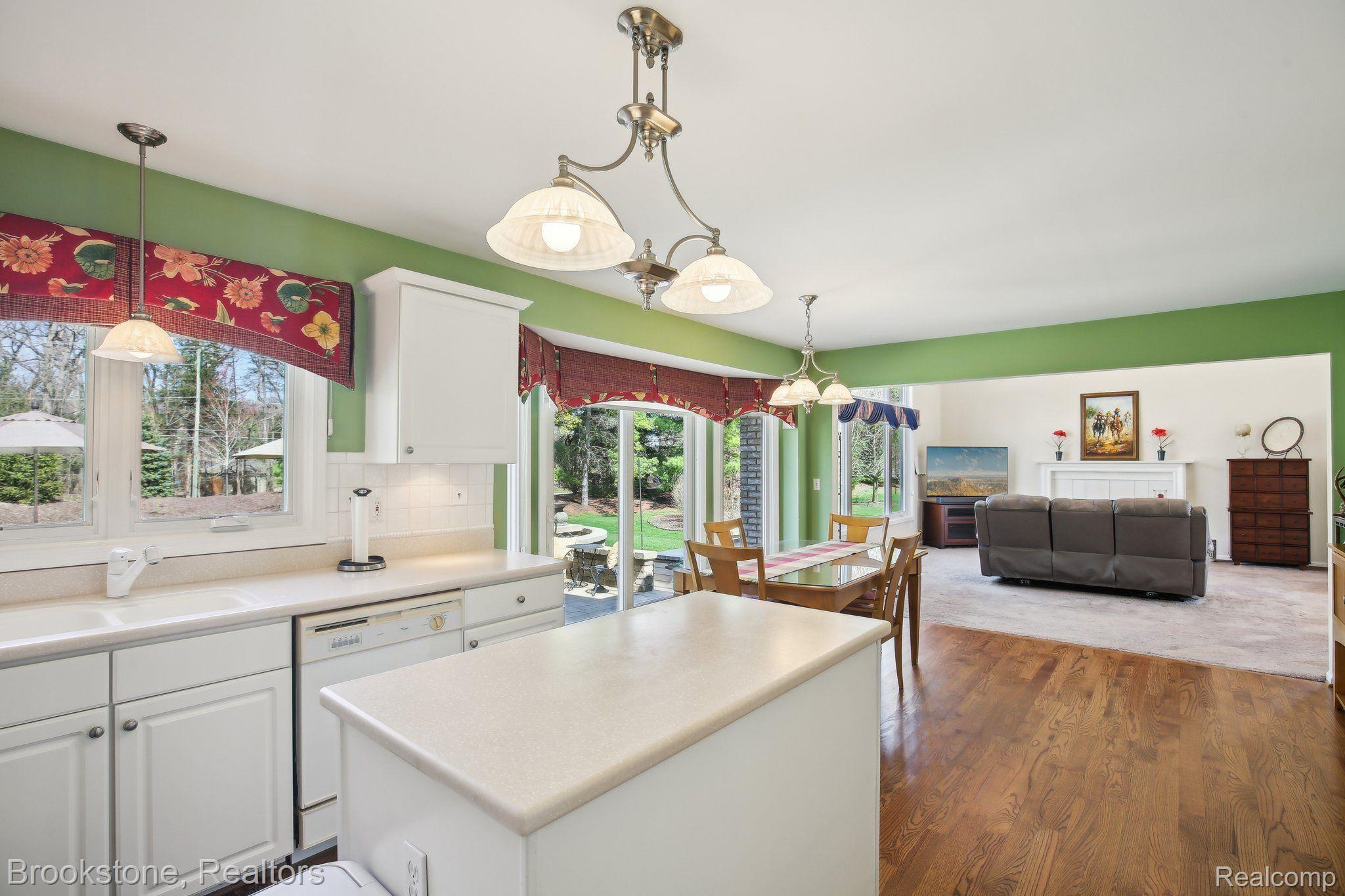 1391 WOODBRIDGE Court