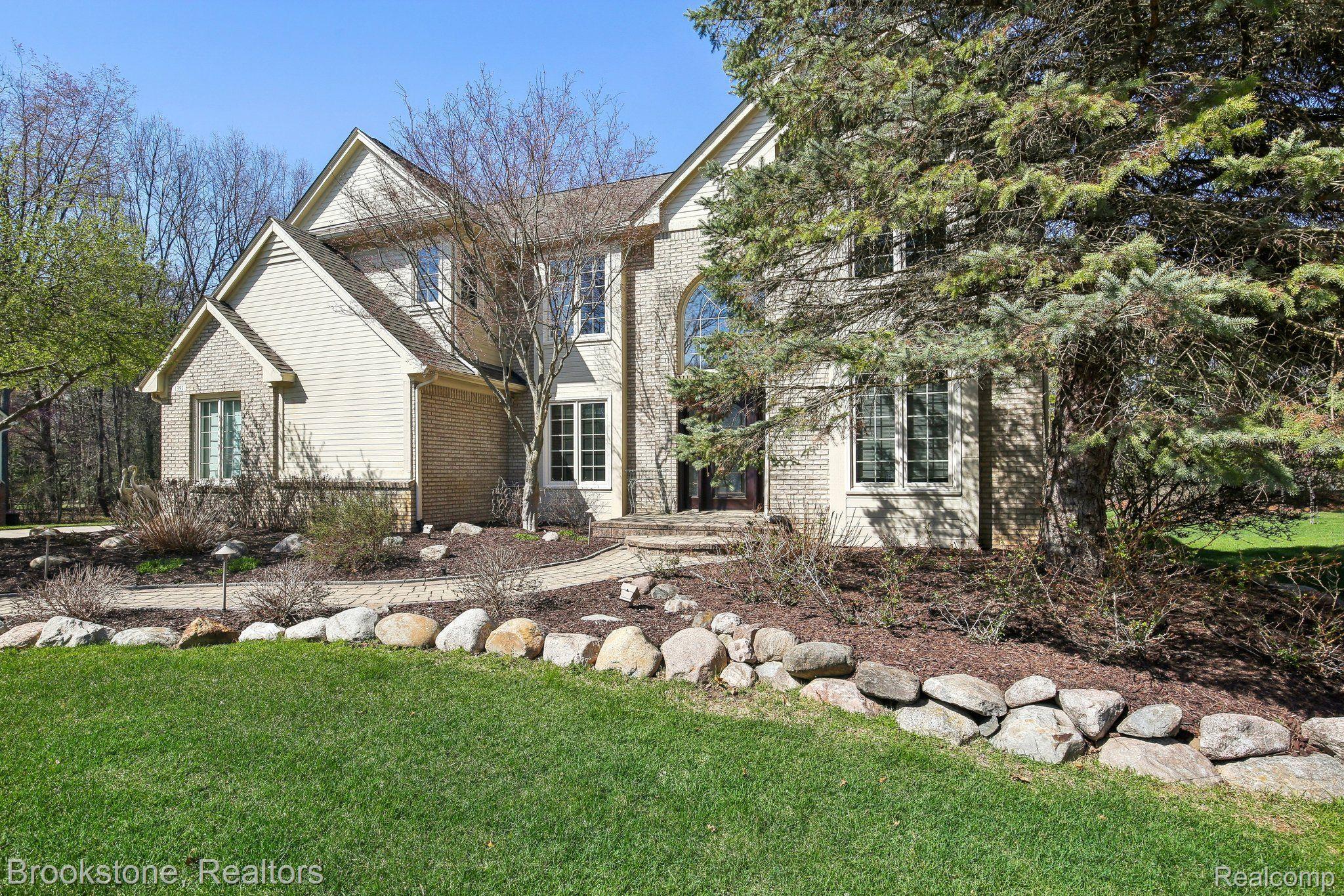 1391 WOODBRIDGE Court
