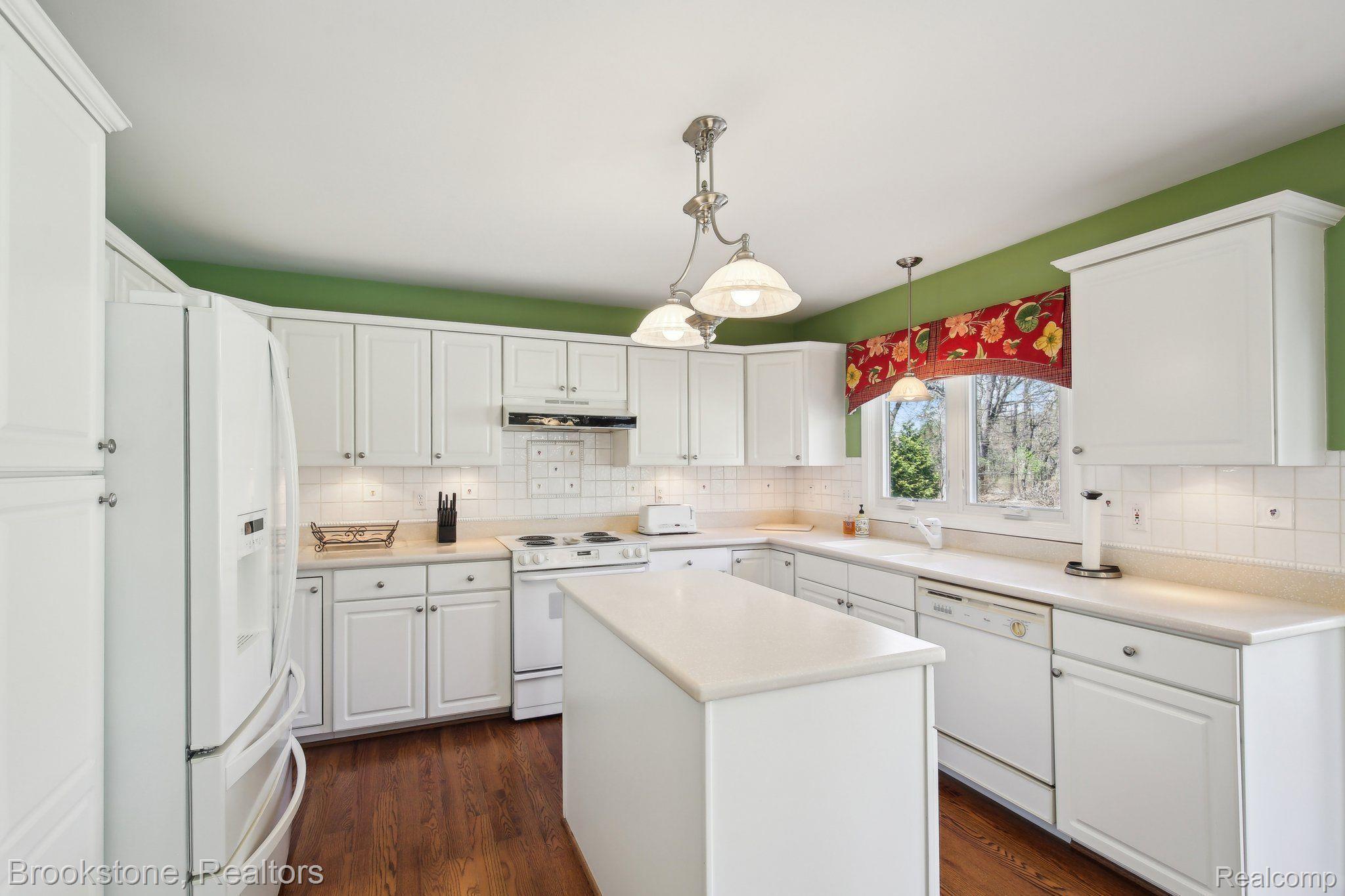1391 WOODBRIDGE Court