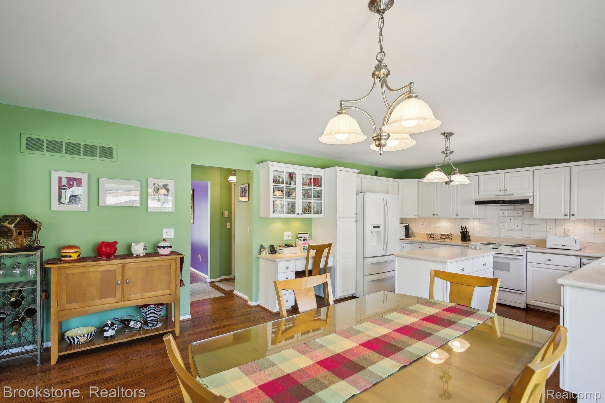 1391 WOODBRIDGE Court