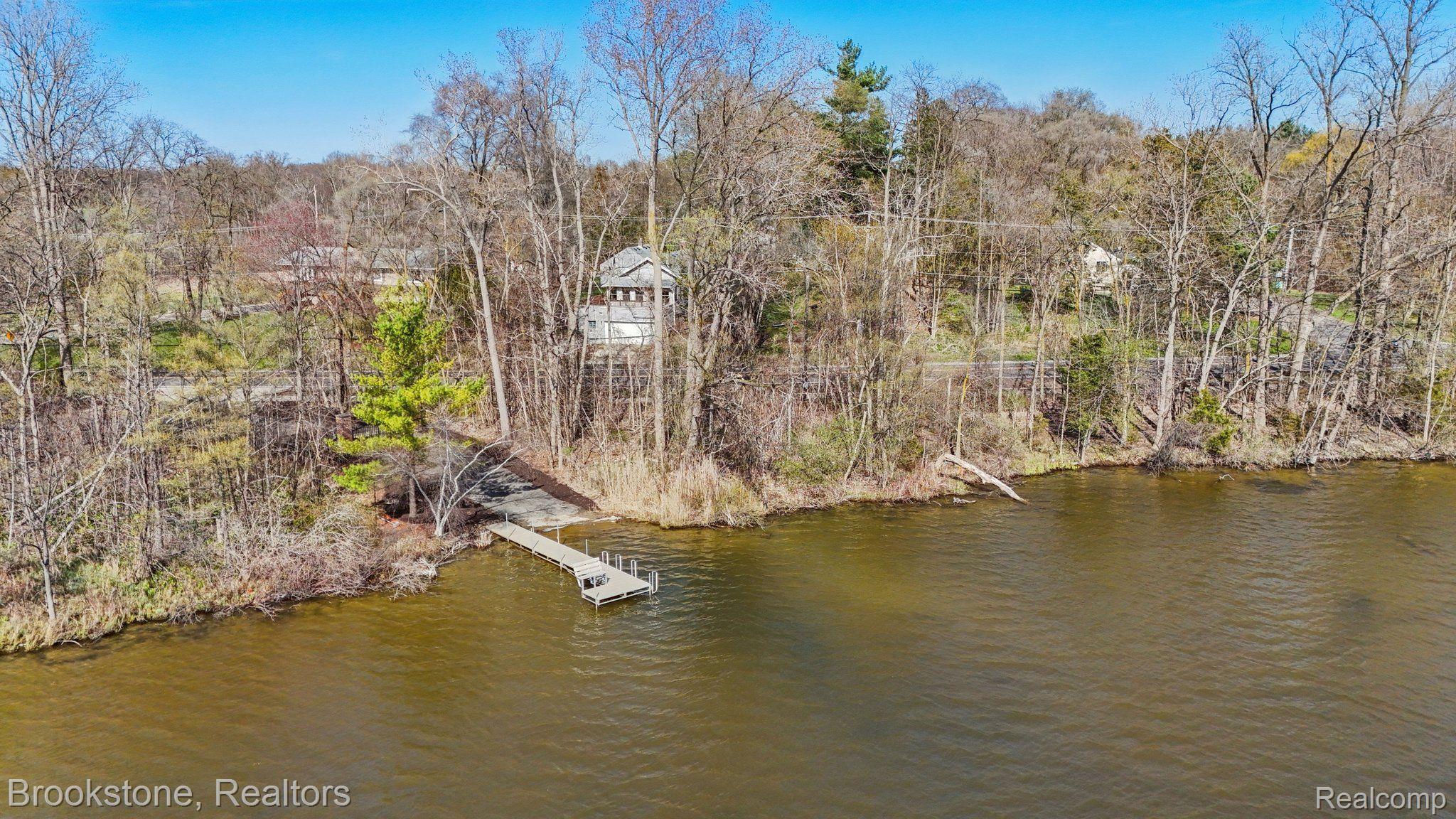 1391 WOODBRIDGE Court