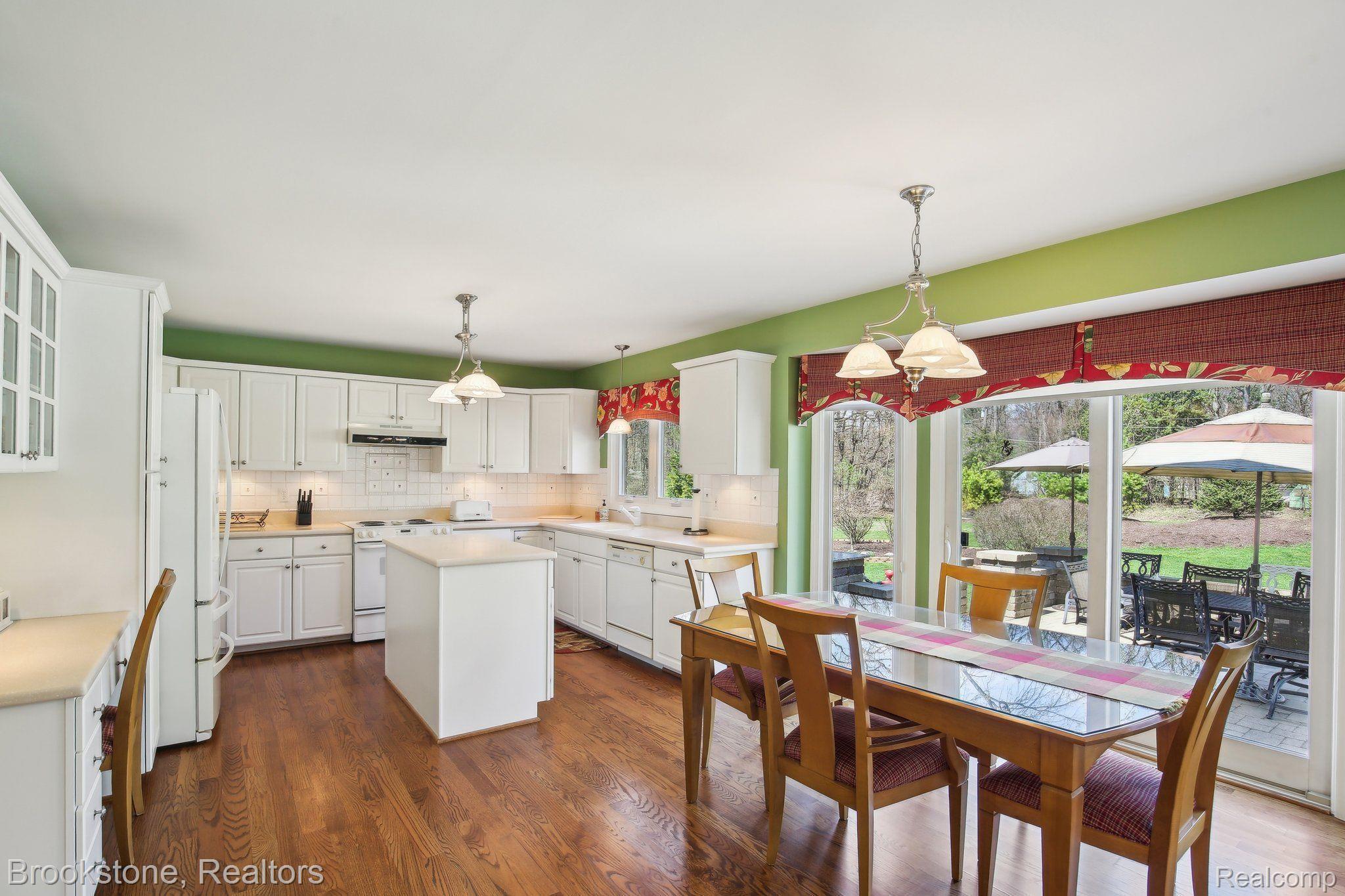 1391 WOODBRIDGE Court
