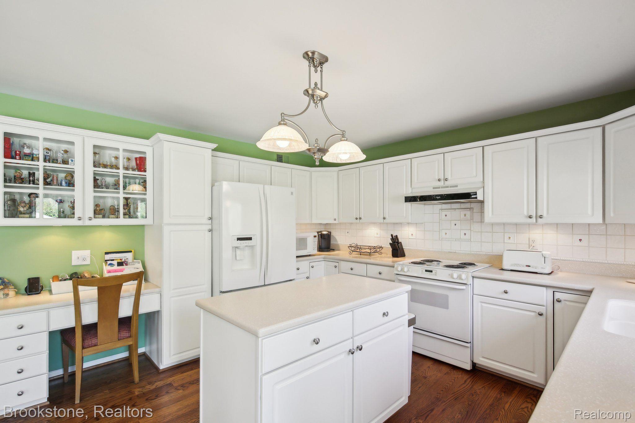1391 WOODBRIDGE Court