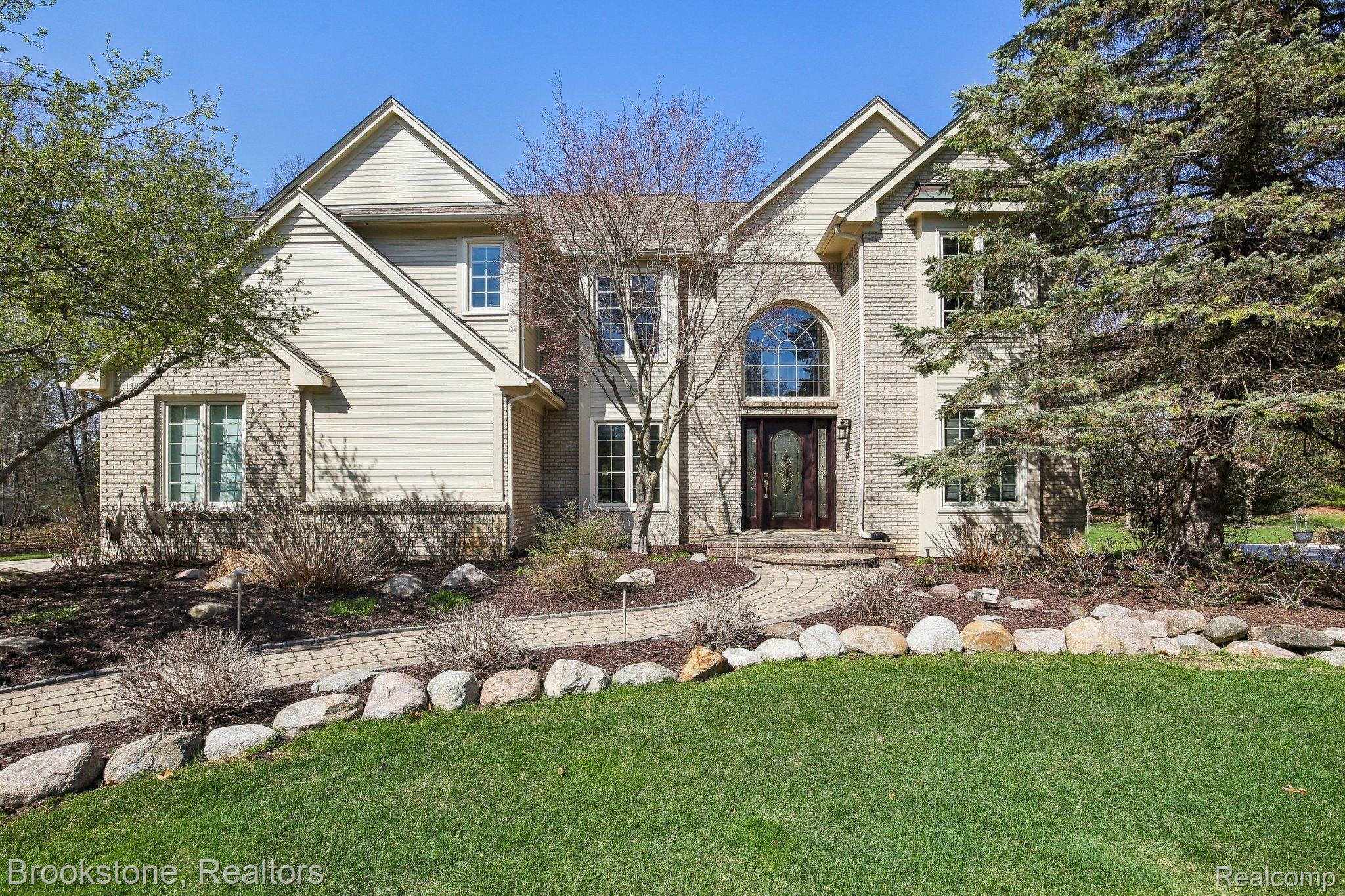 1391 WOODBRIDGE Court