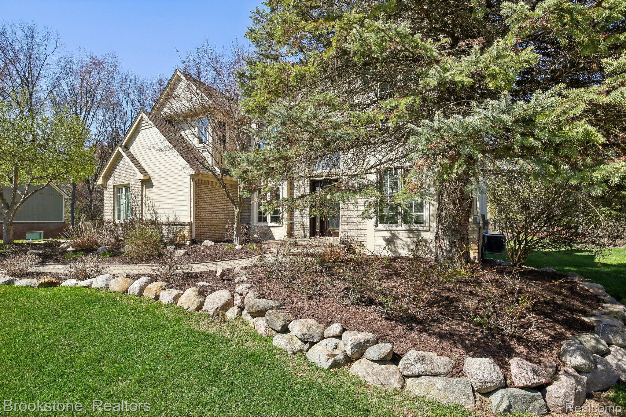 1391 WOODBRIDGE Court