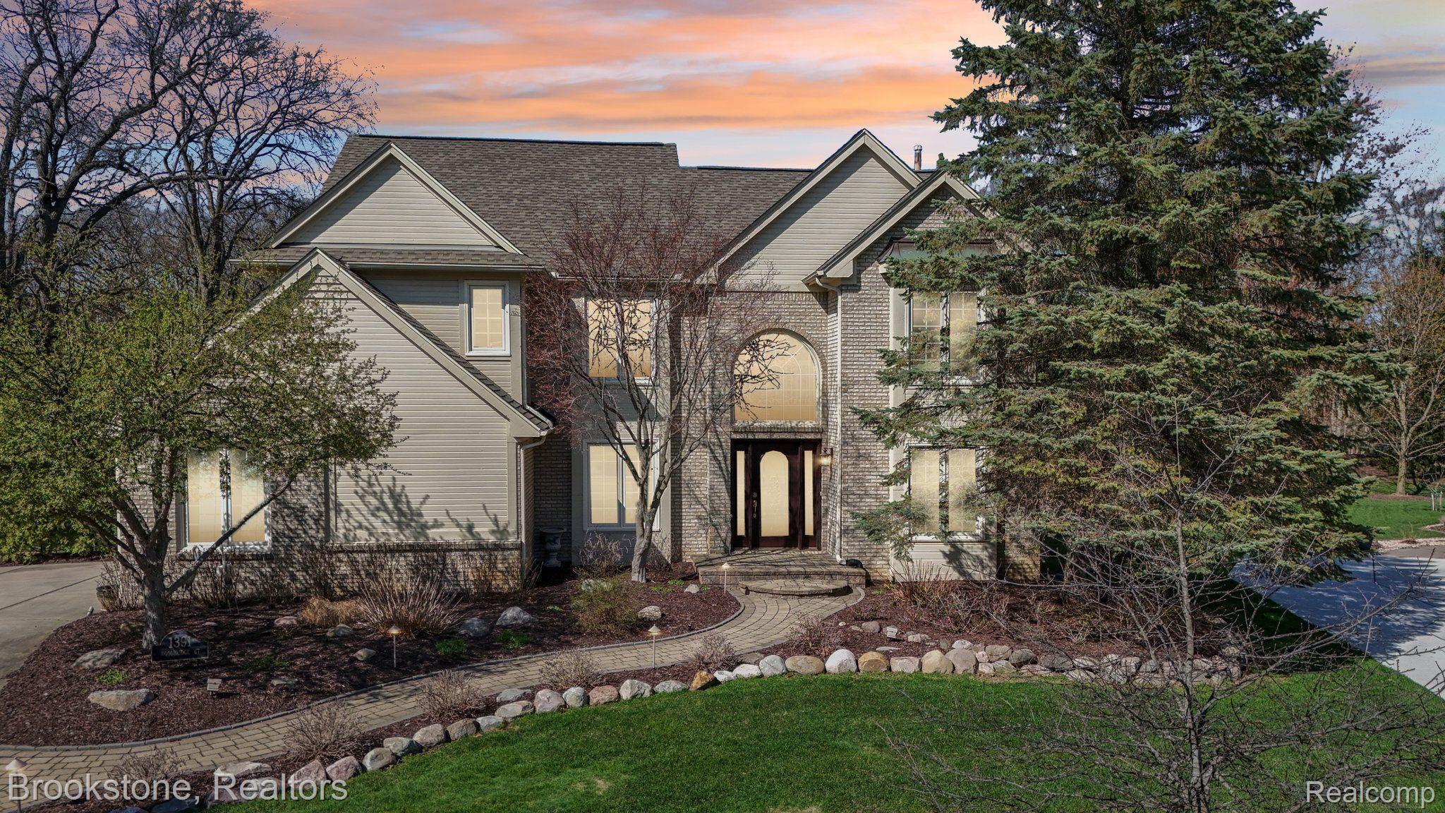 1391 WOODBRIDGE Court