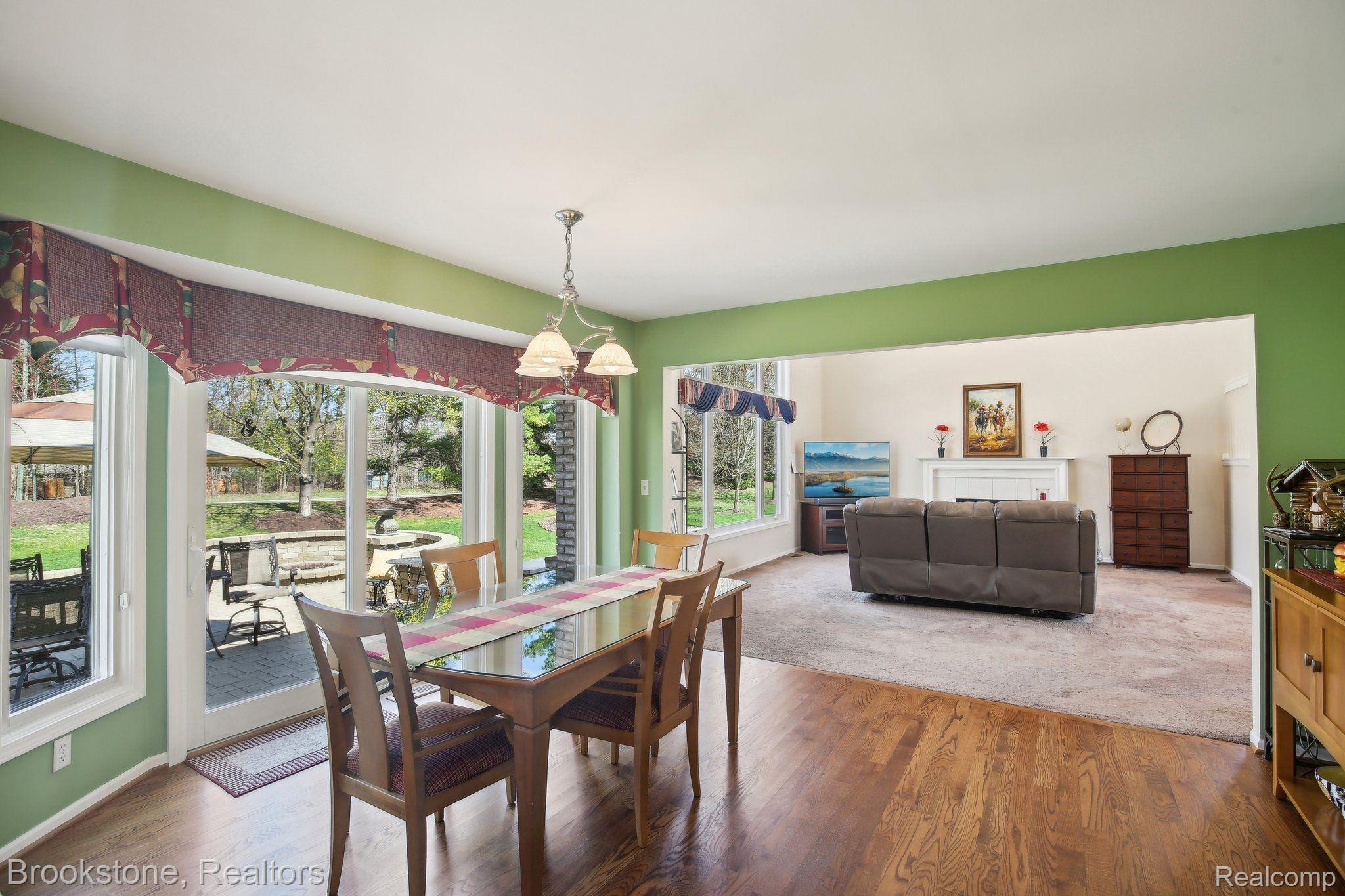1391 WOODBRIDGE Court