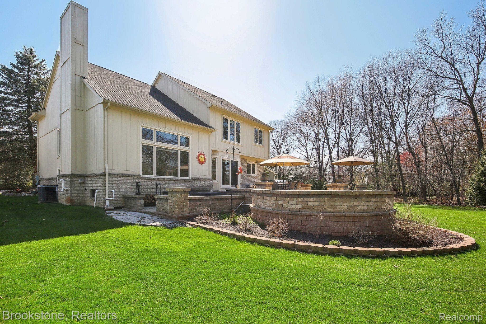 1391 WOODBRIDGE Court