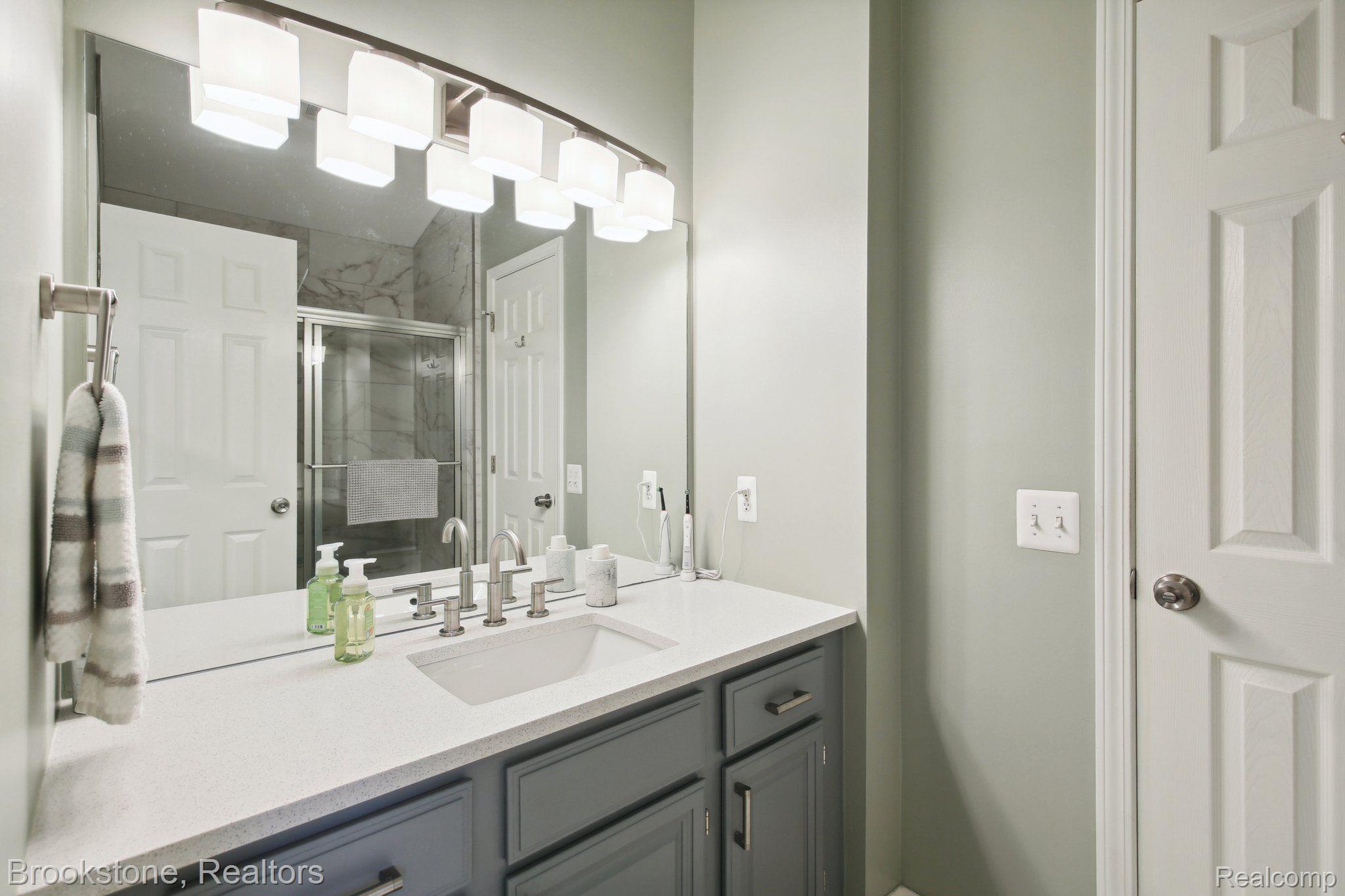 4055 HIGHVIEW