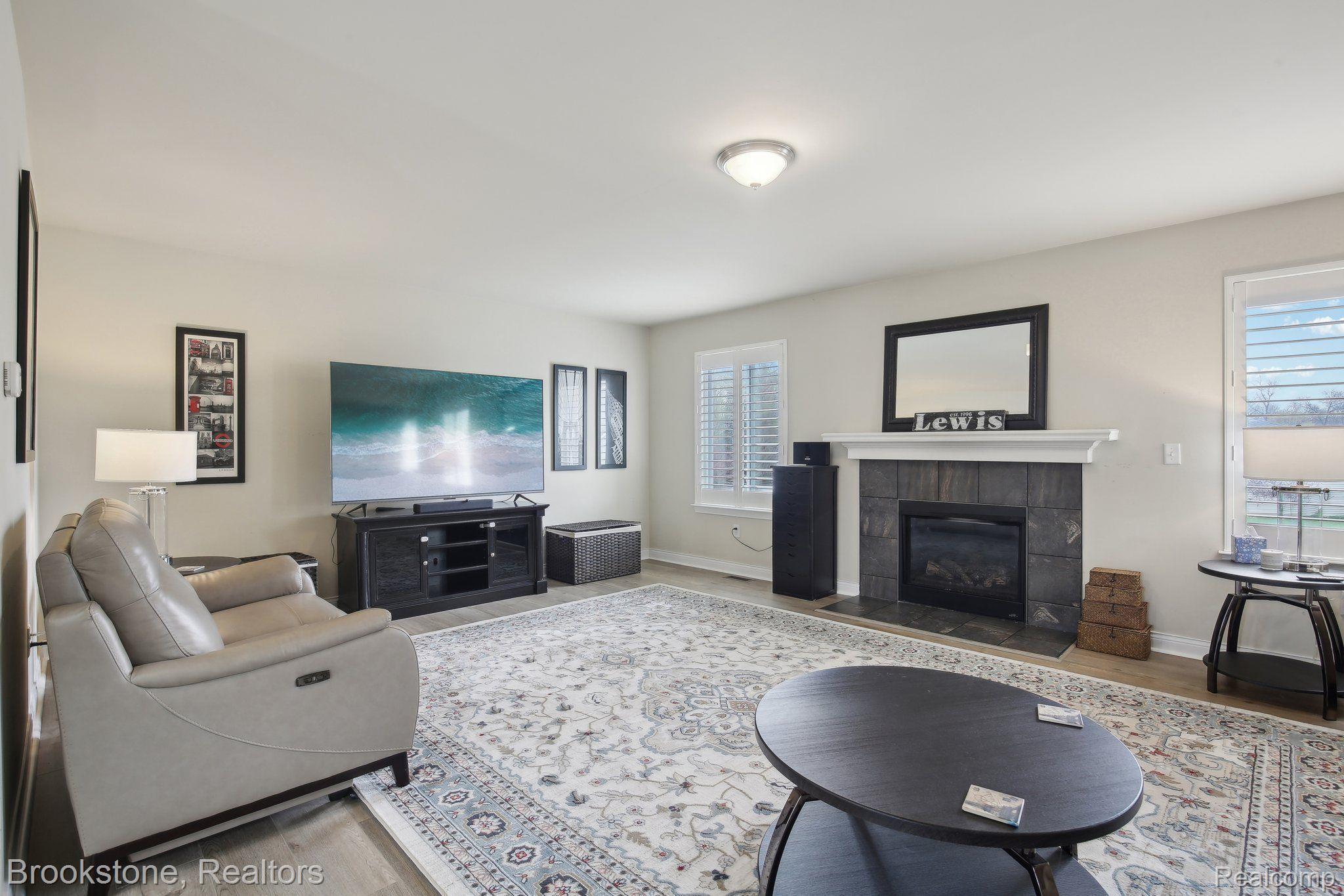 1284 MALCOLM Drive