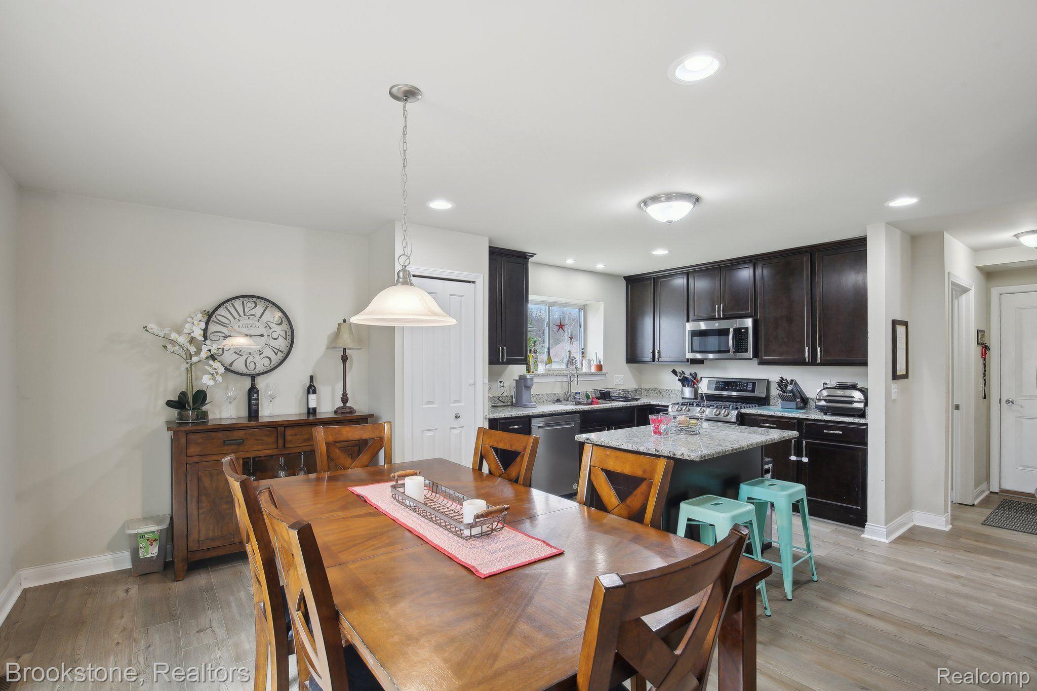 1284 MALCOLM Drive
