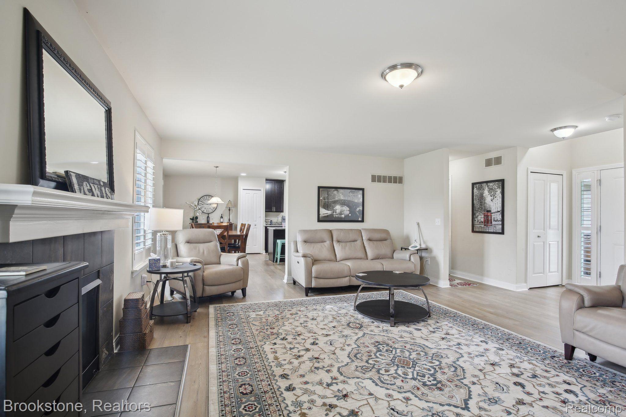 1284 MALCOLM Drive