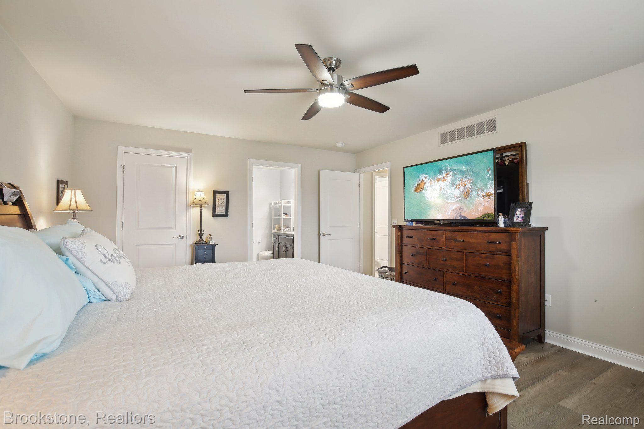 1284 MALCOLM Drive