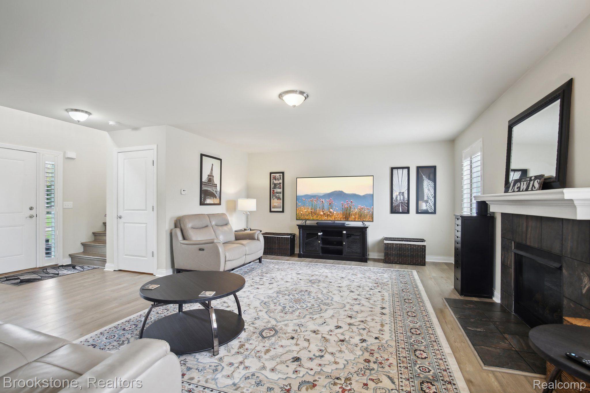 1284 MALCOLM Drive