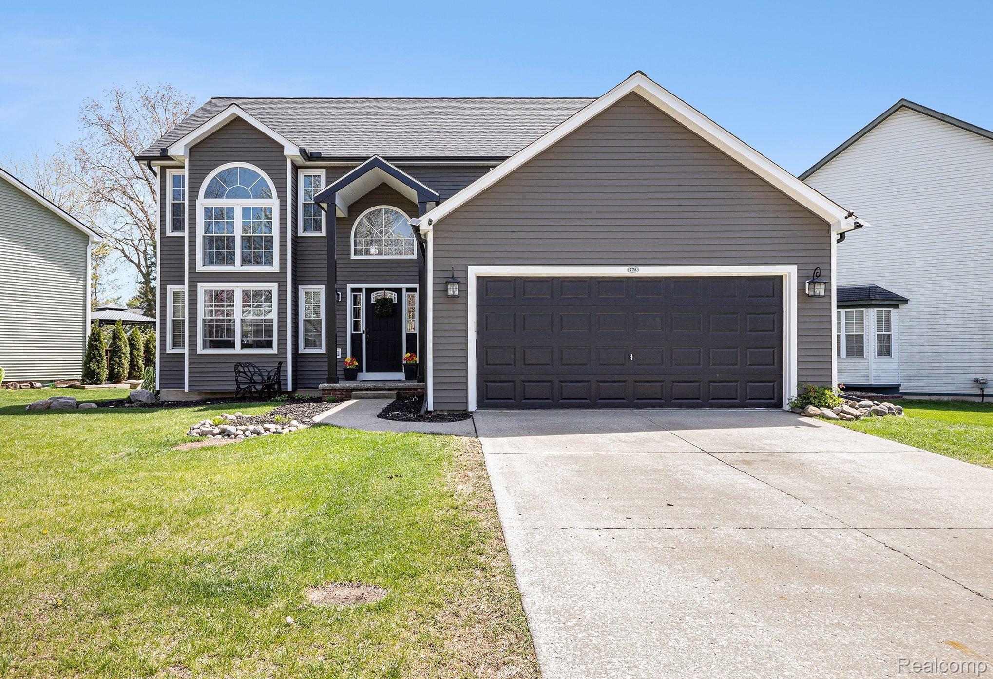 778 WOODLEIGH Way