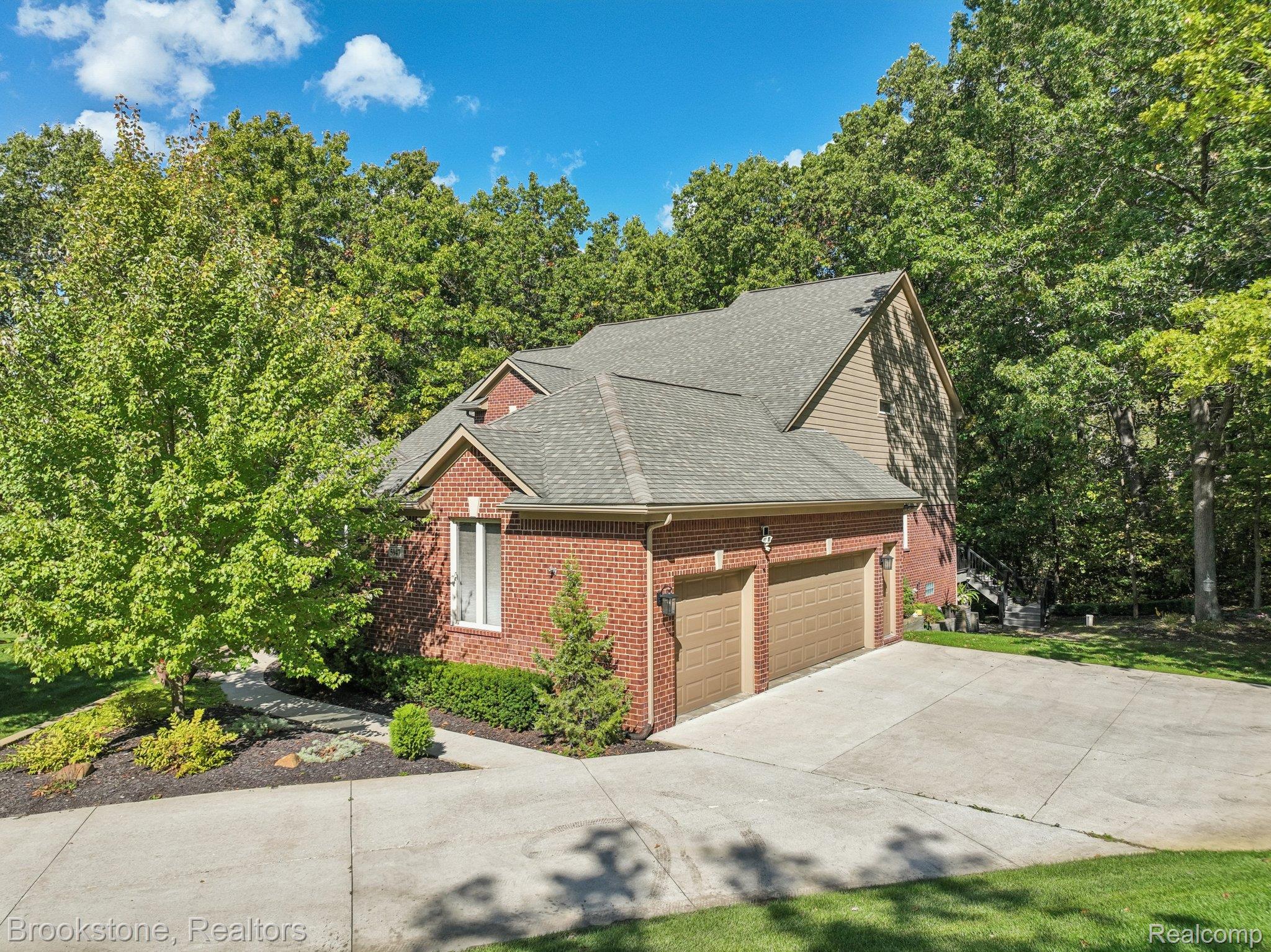 5947 Blackberry Lane