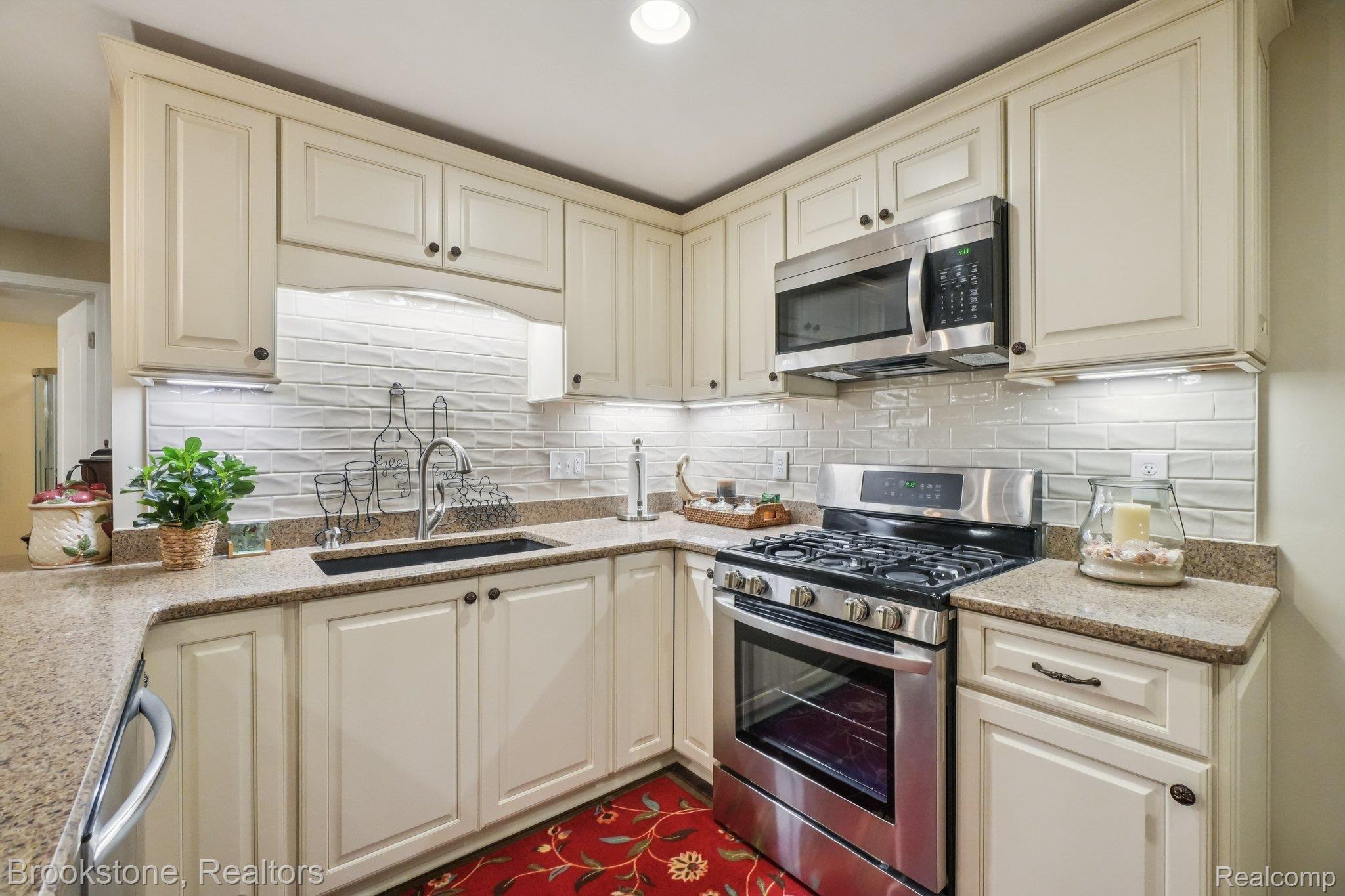 5947 Blackberry Lane