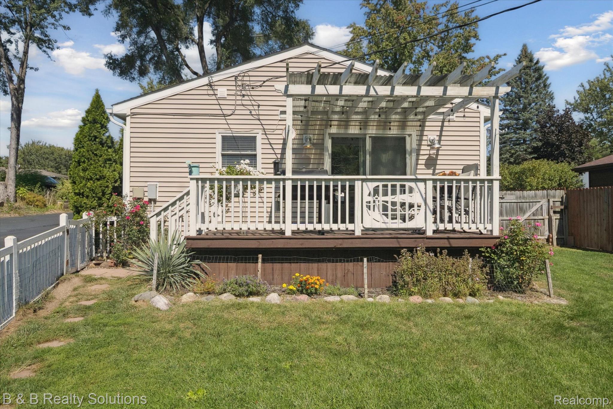 4065 Rosemound Avenue