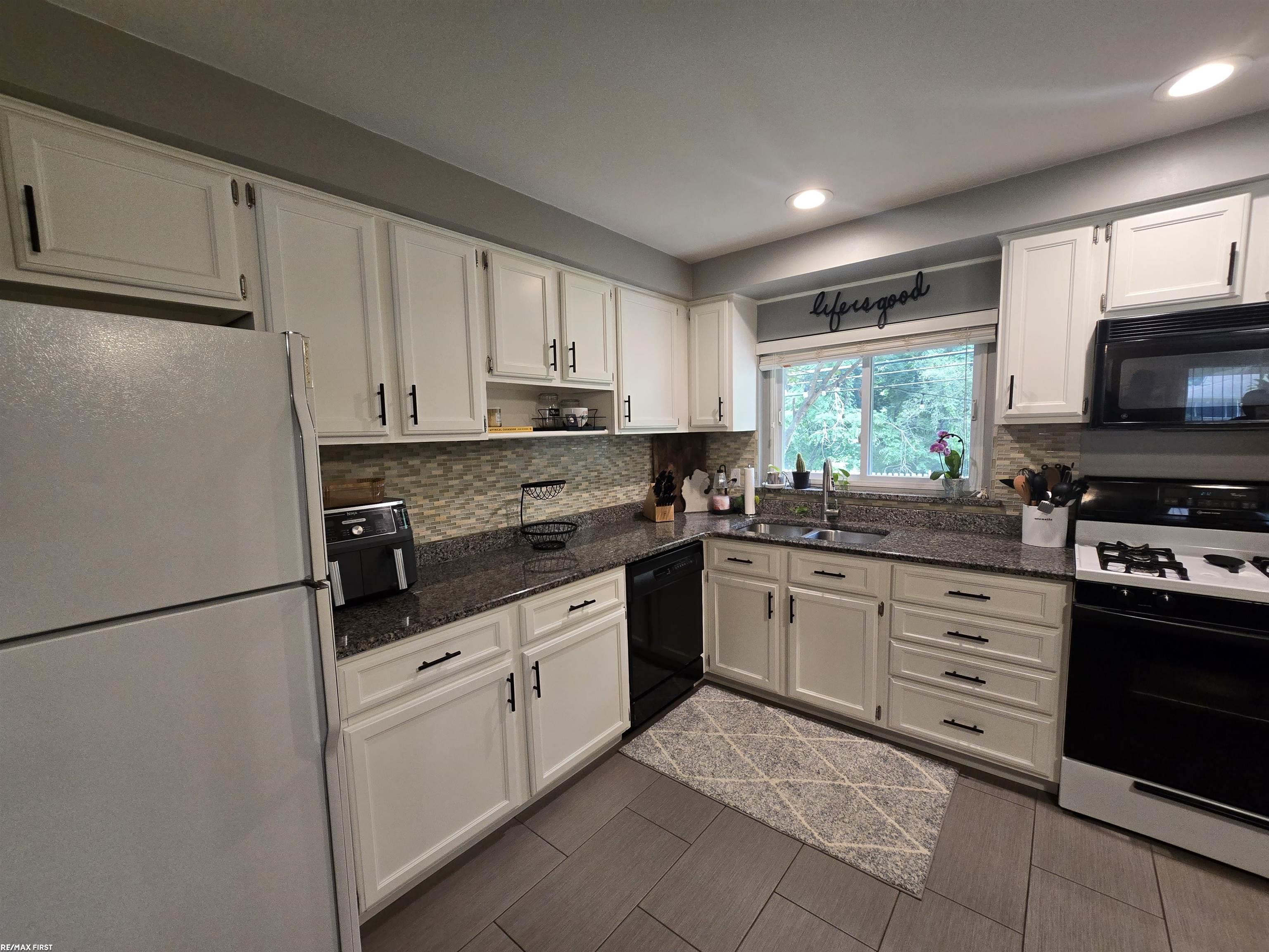 52498 Fayette DR