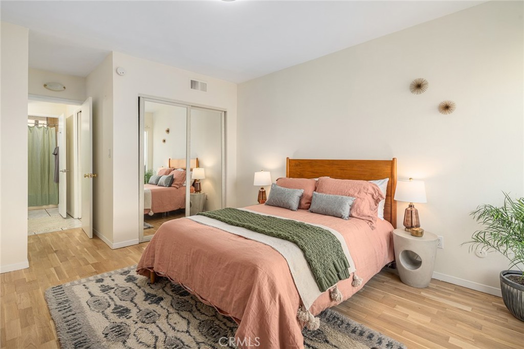 1517 E Garfield Avenue 82