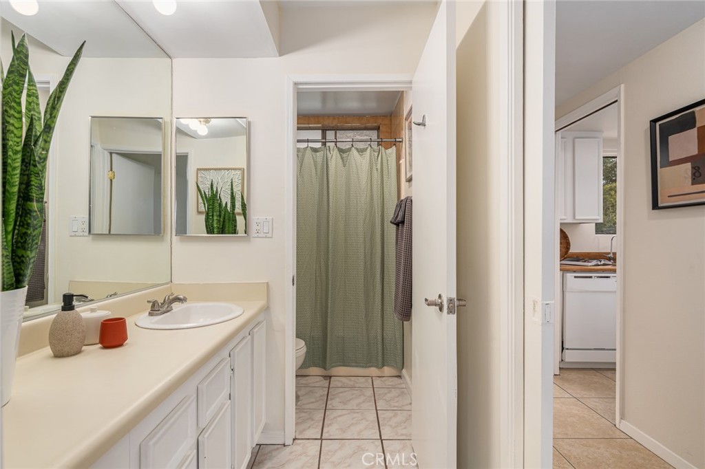 1517 E Garfield Avenue 82