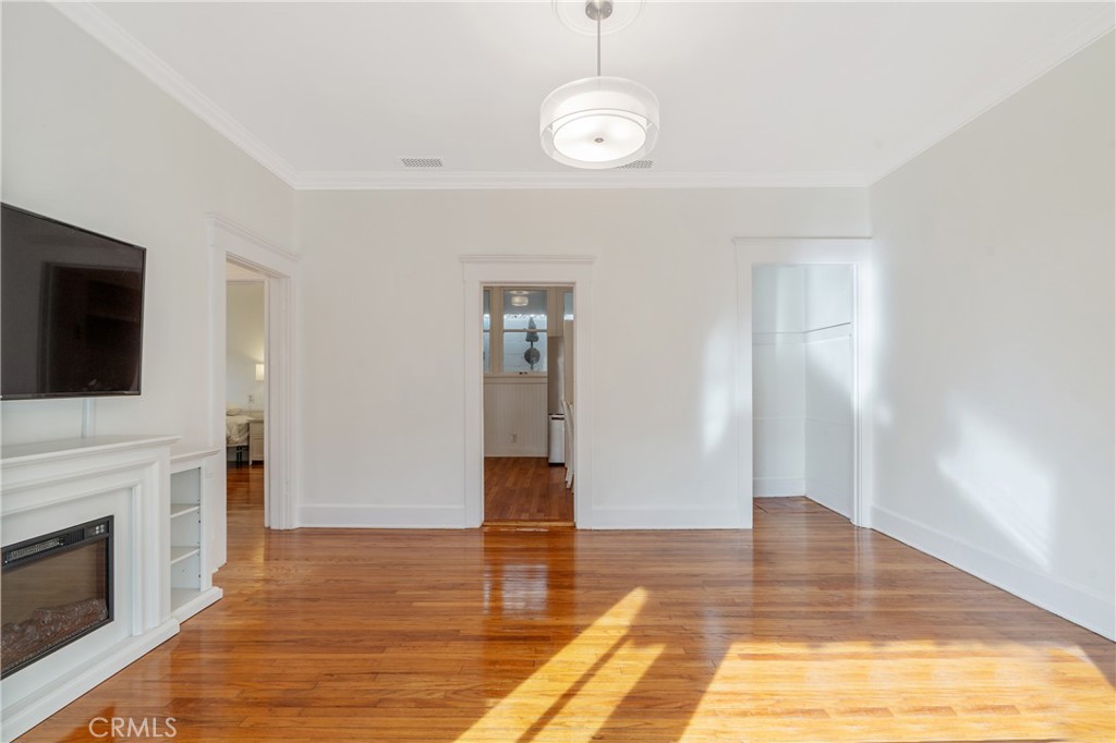 1325 E Altadena