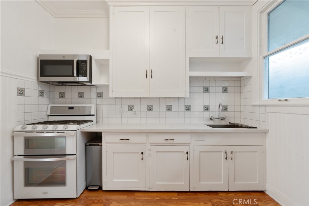 1325 E Altadena