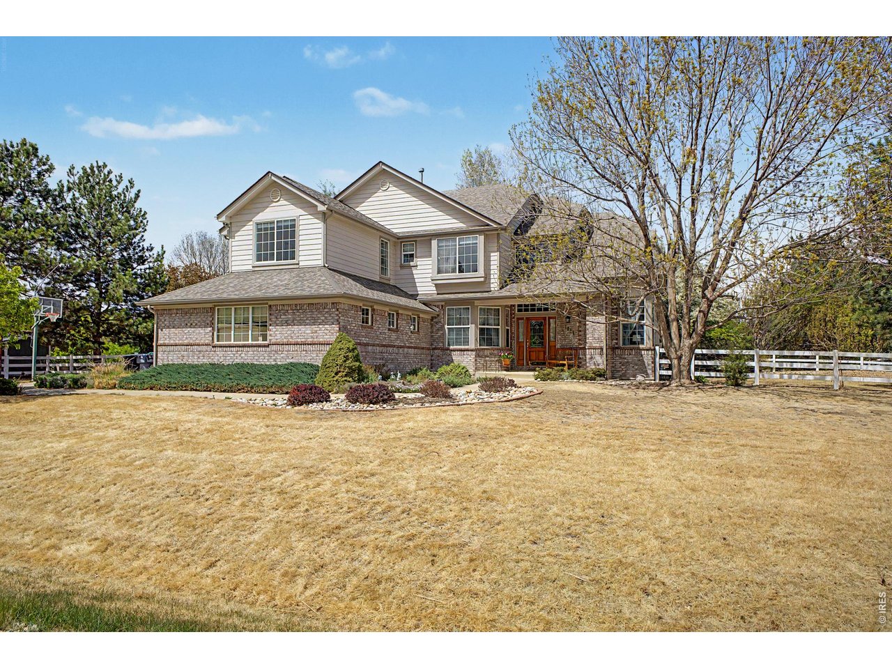 1044 Willow Creek Cir